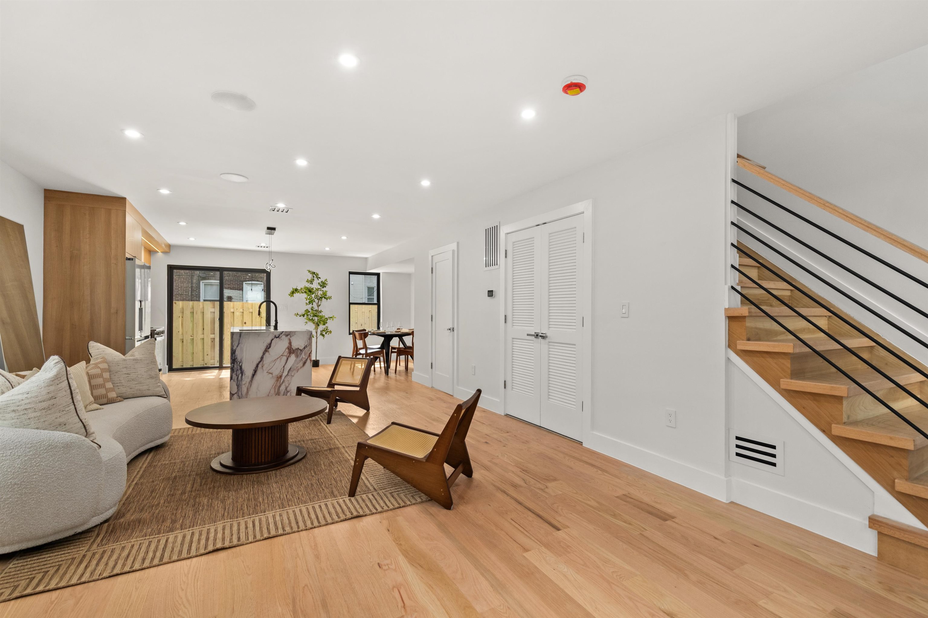 85 SHERMAN PL - Photo 2
