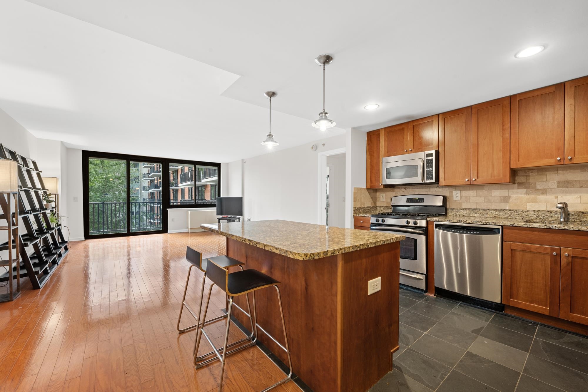 700 GROVE ST - Photo 3