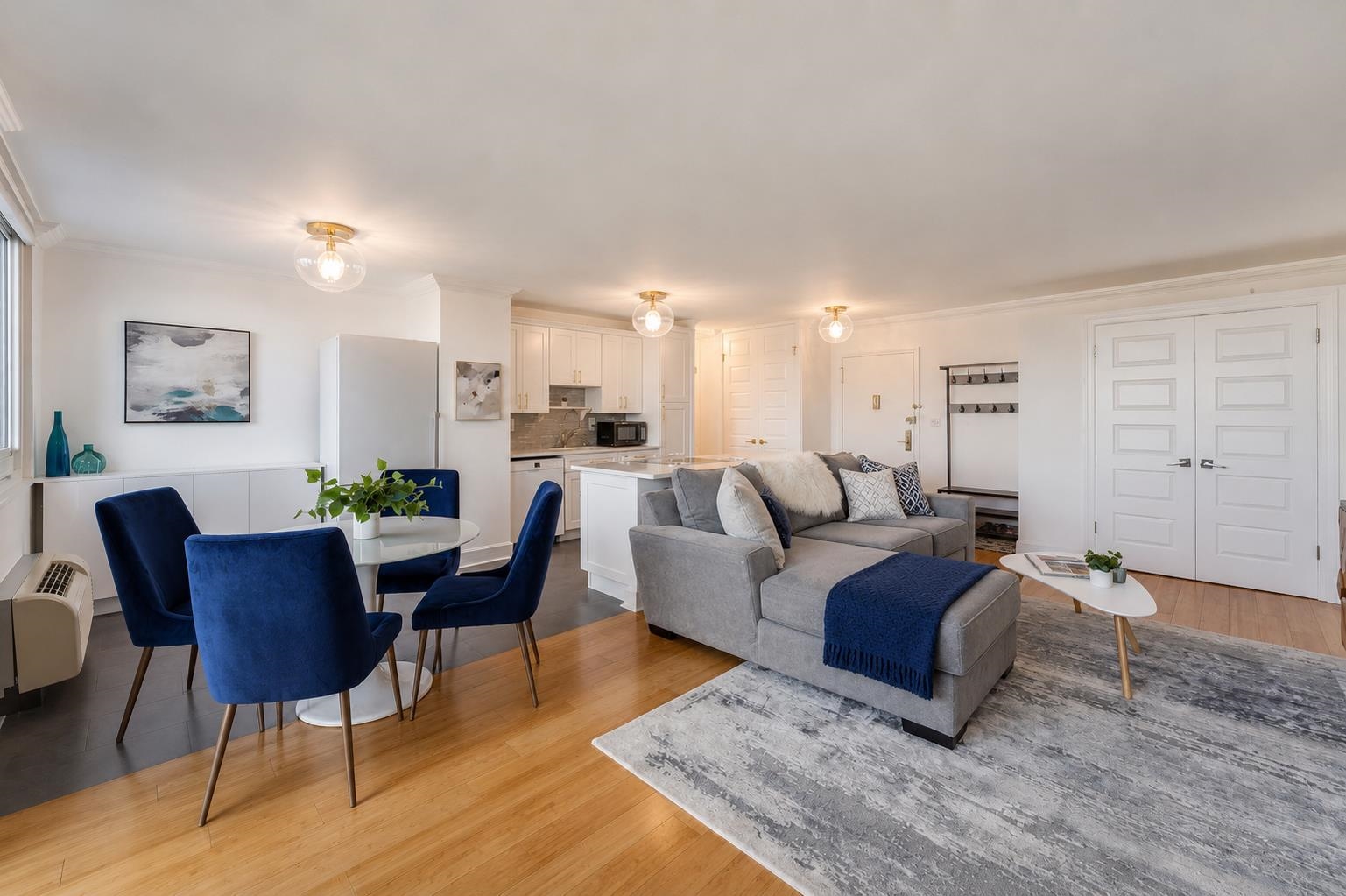 100 MANHATTAN AVE - Photo 2