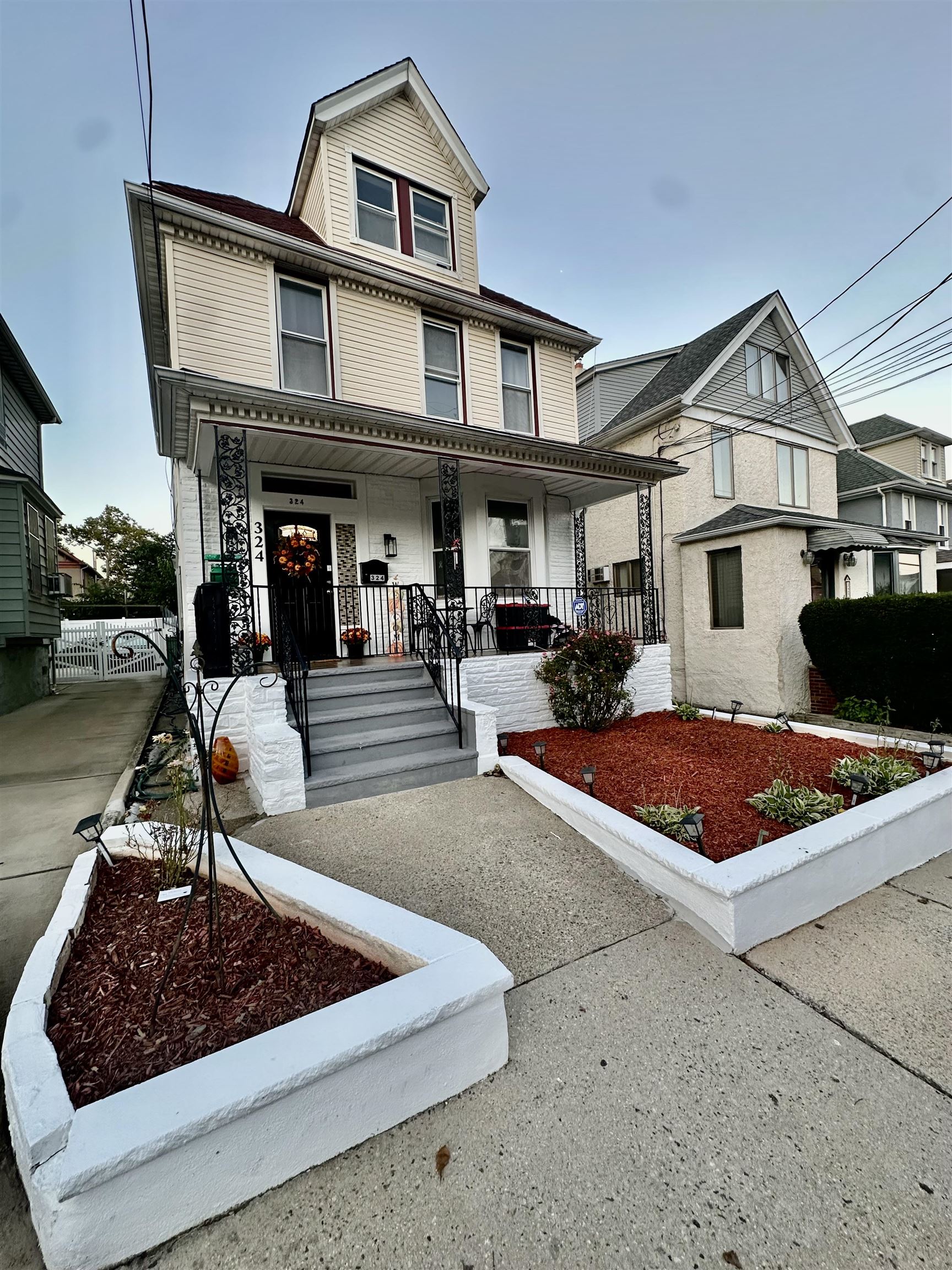 324 77TH ST - Photo 3
