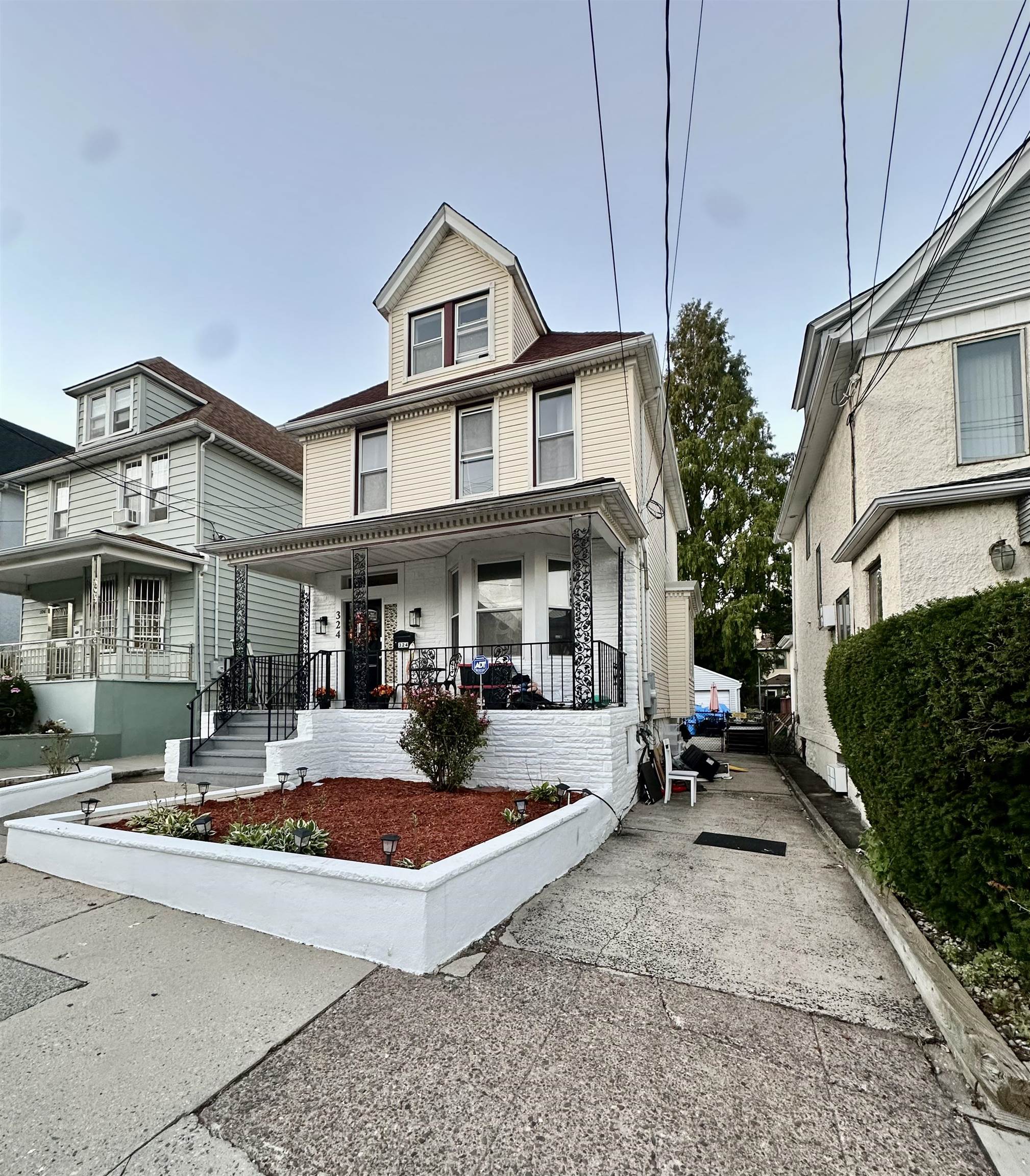 324 77TH ST - Photo 4