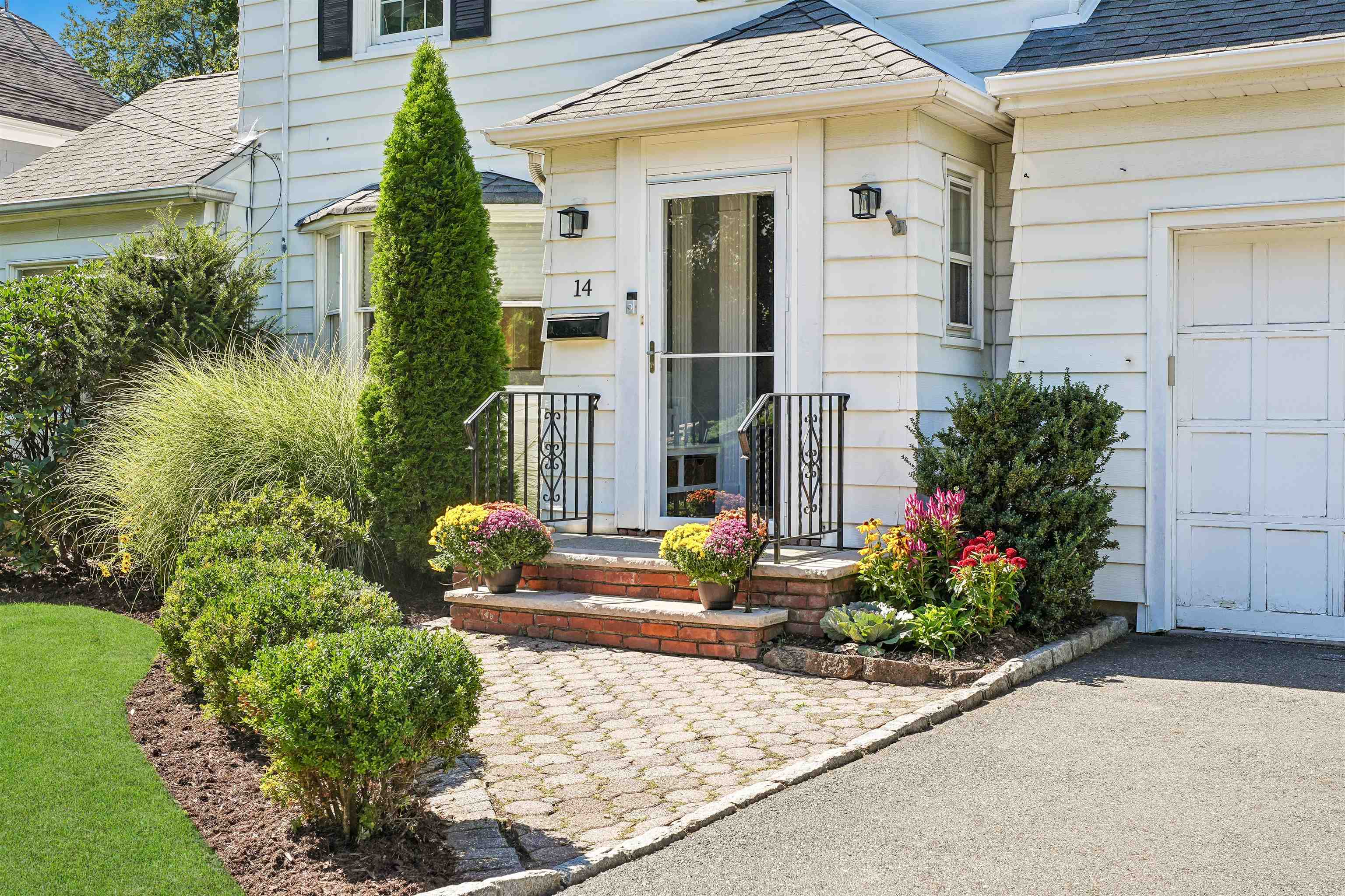 14 WAYLAND DR - Photo 2