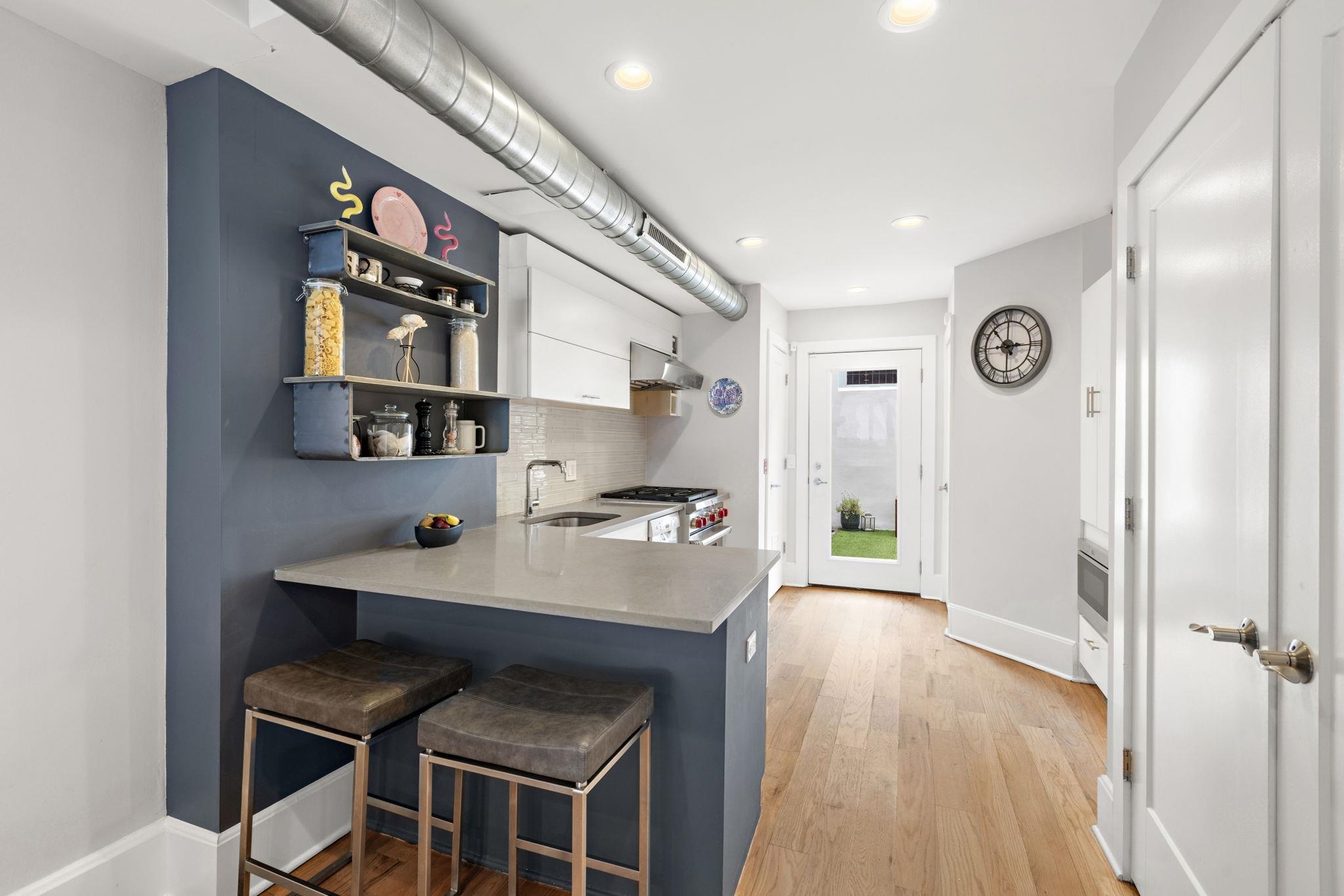 340 5TH ST - Photo 4