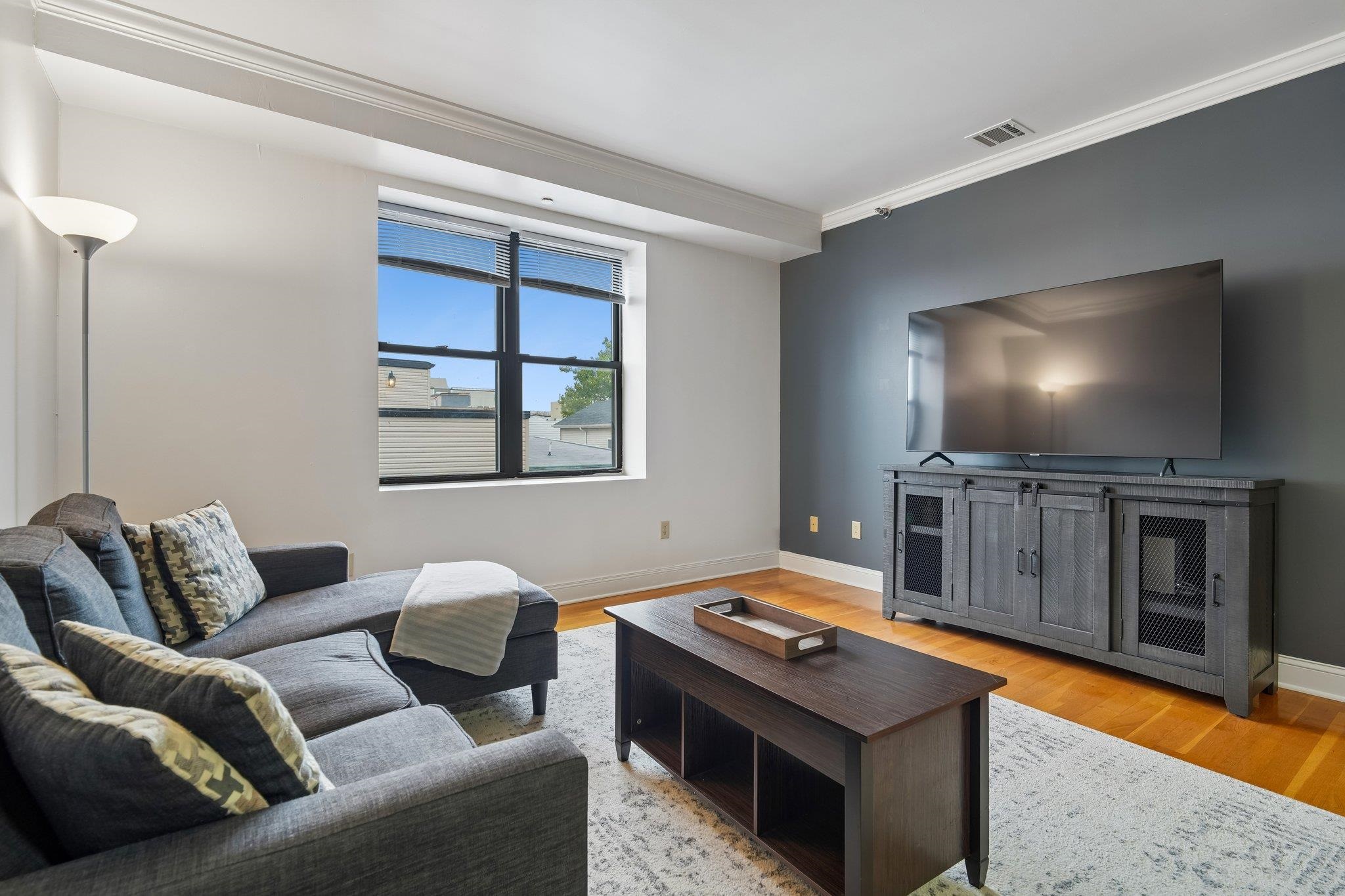 85 BROADWAY - Photo 2