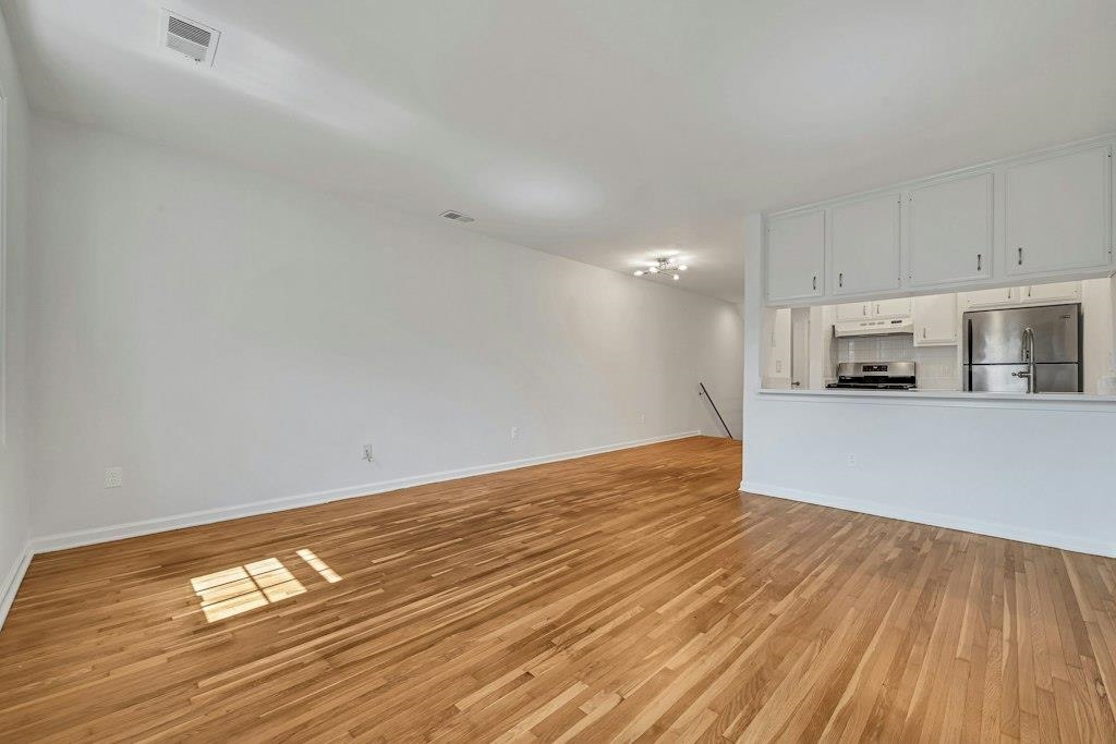 456 9TH ST - Photo 4