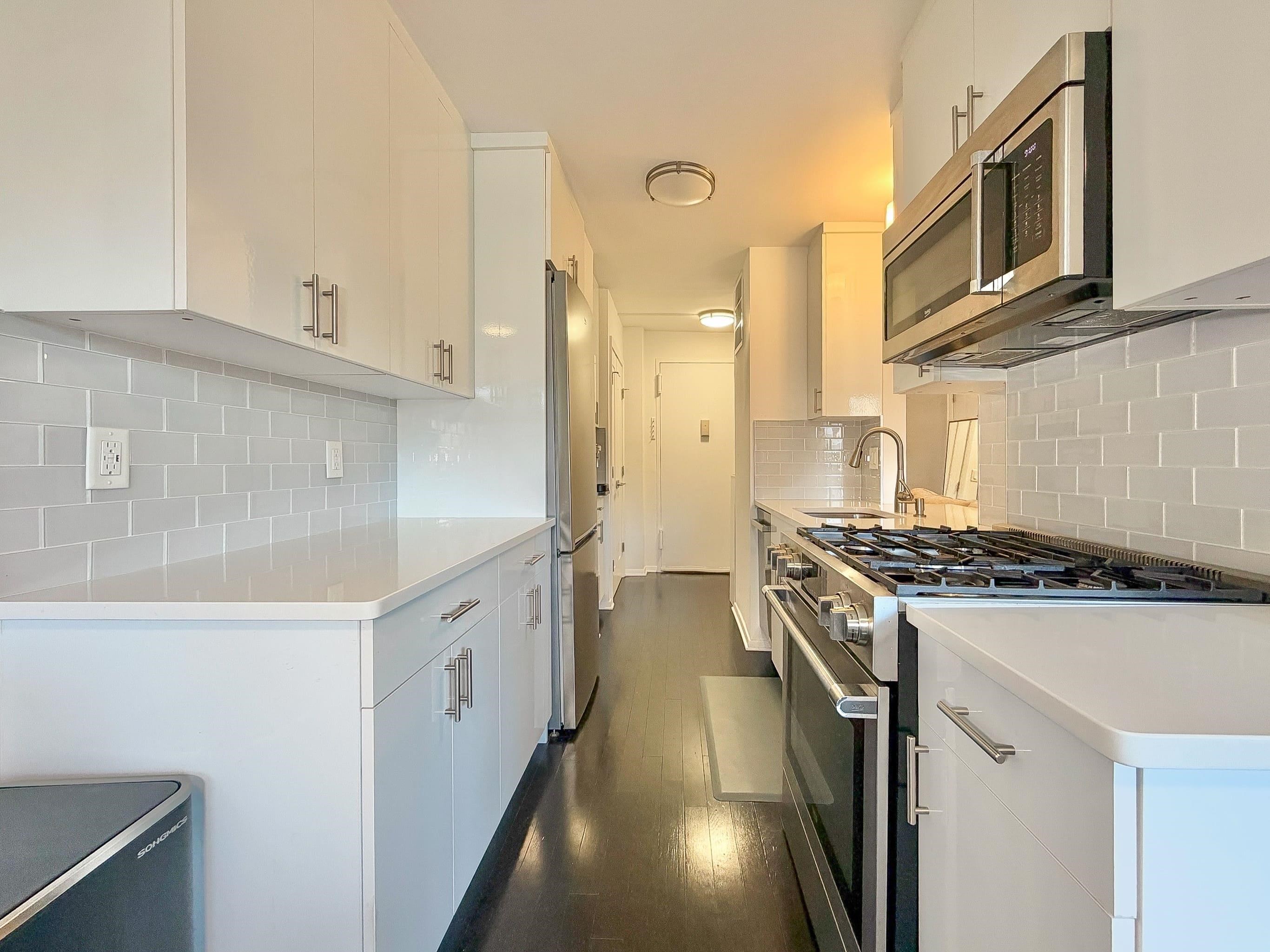 500 CENTRAL AVE - Photo 2