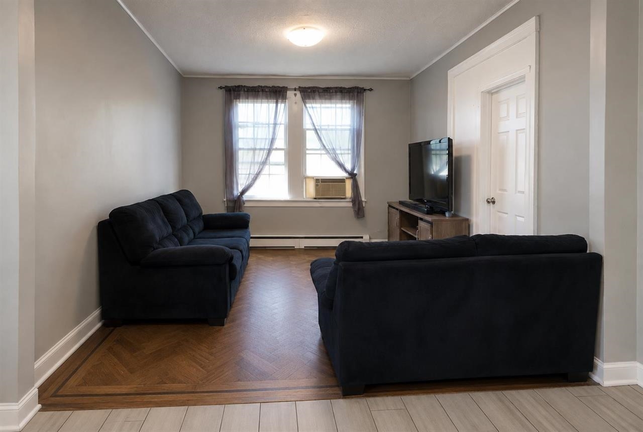 148 CARLTON AVE - Photo 4