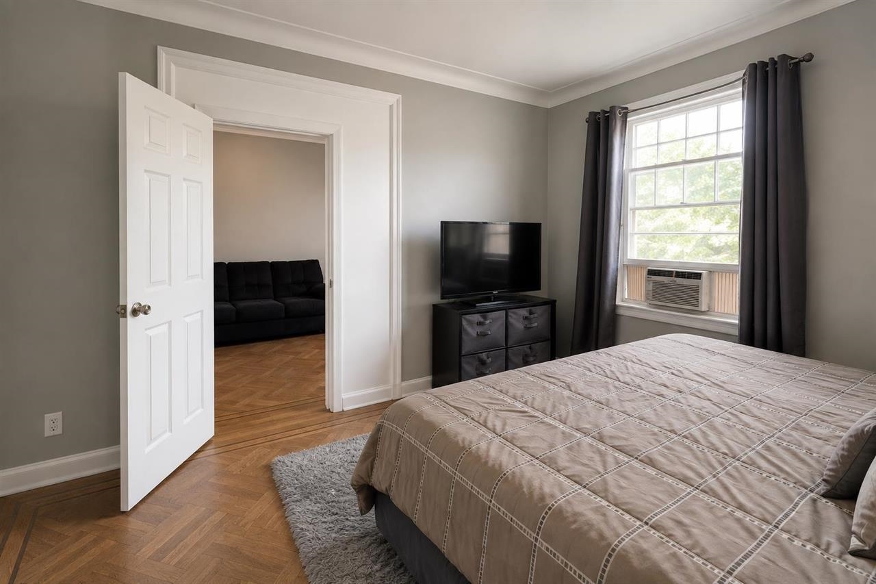 148 CARLTON AVE - Photo 5