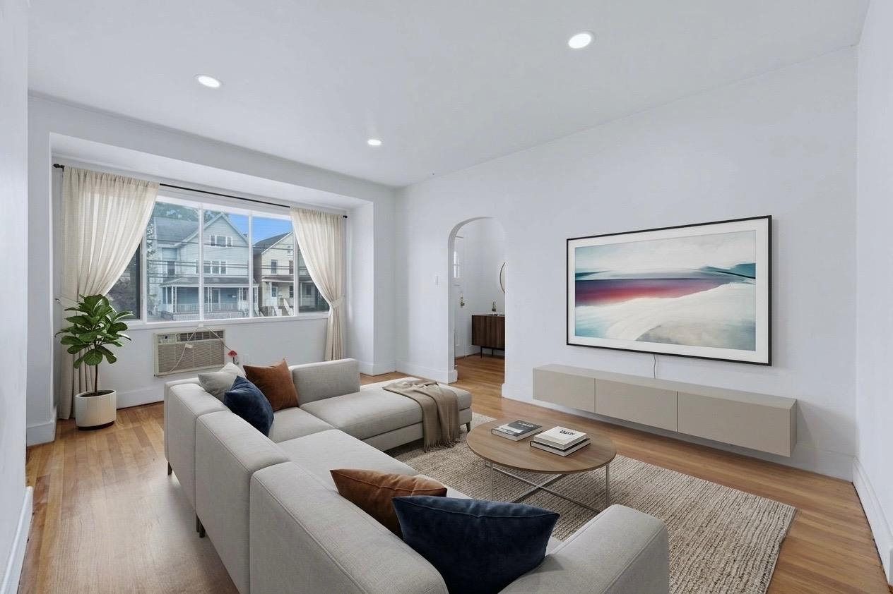 281 AVENUE C - Photo 3