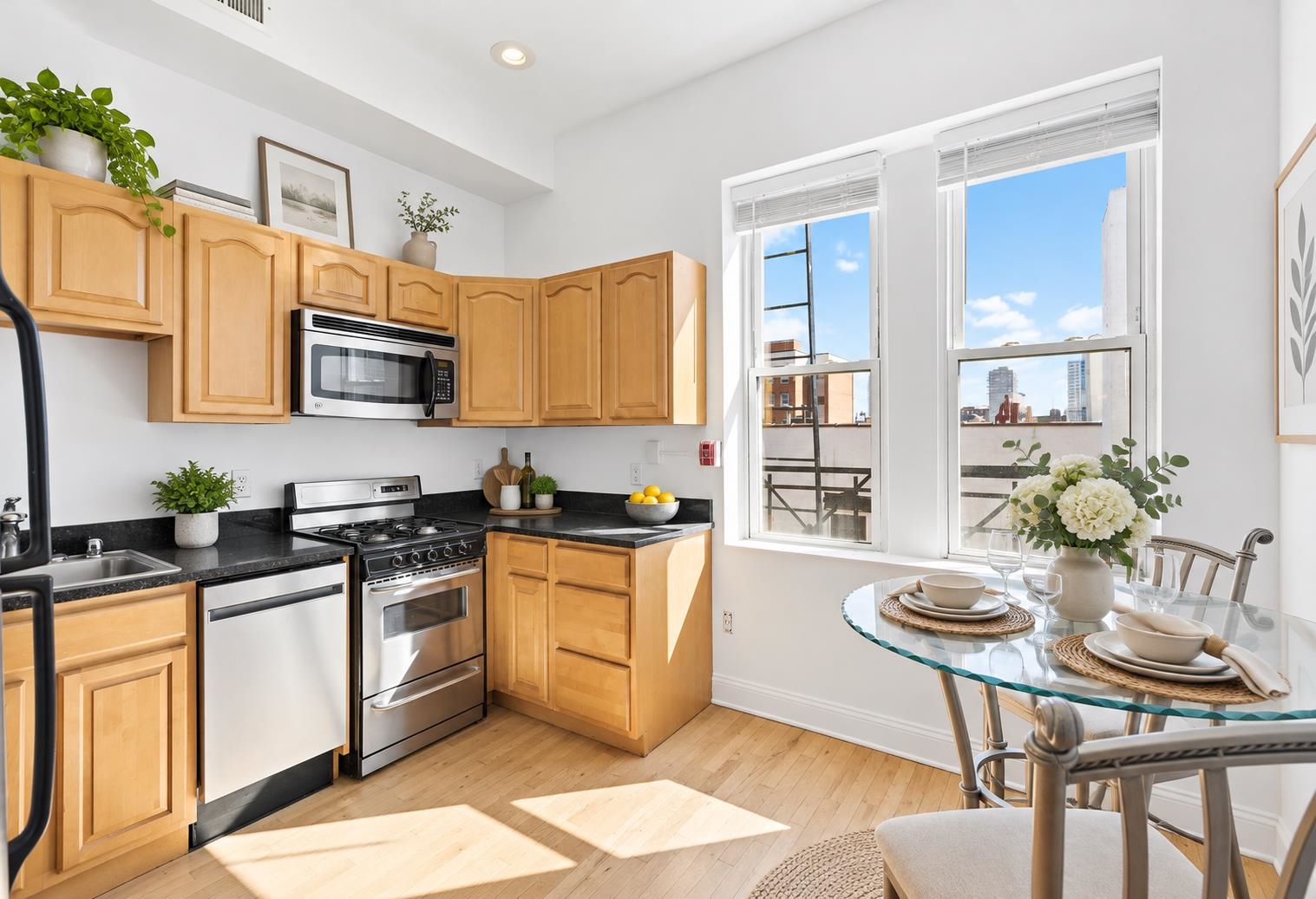 231 GRAND ST - Photo 4