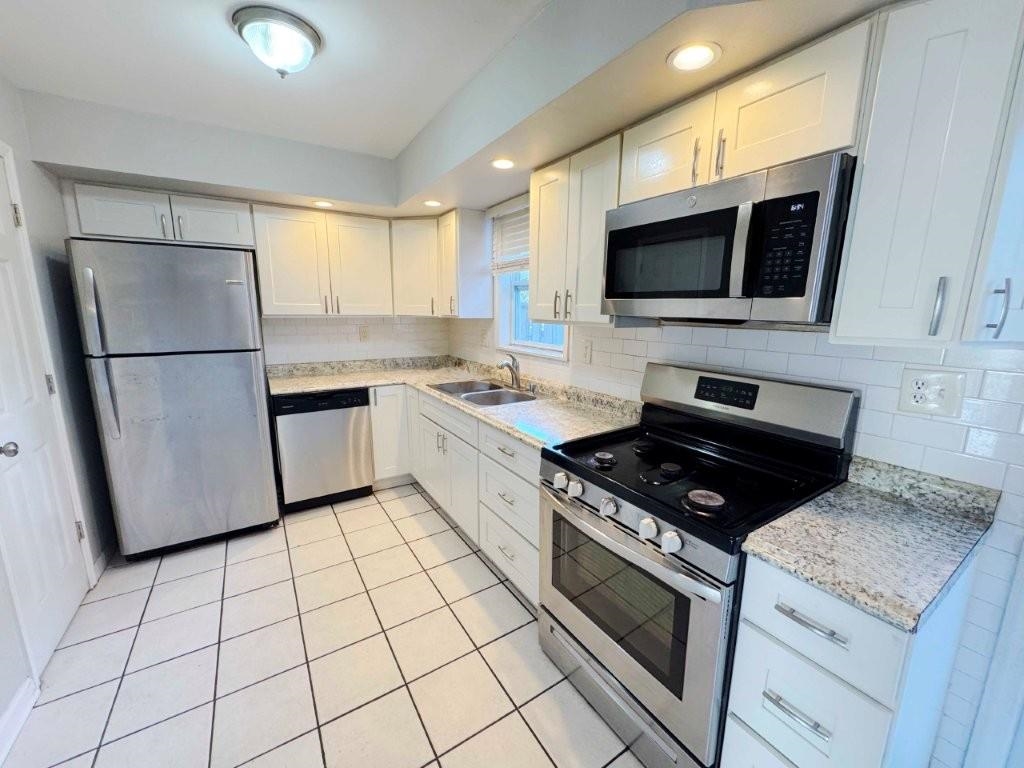 87 9TH ST - Photo 2