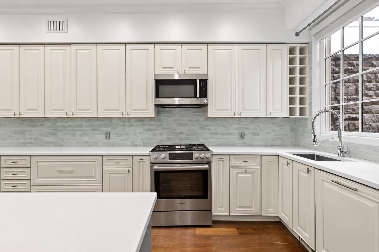 147 MANHATTAN AVE - Photo 5