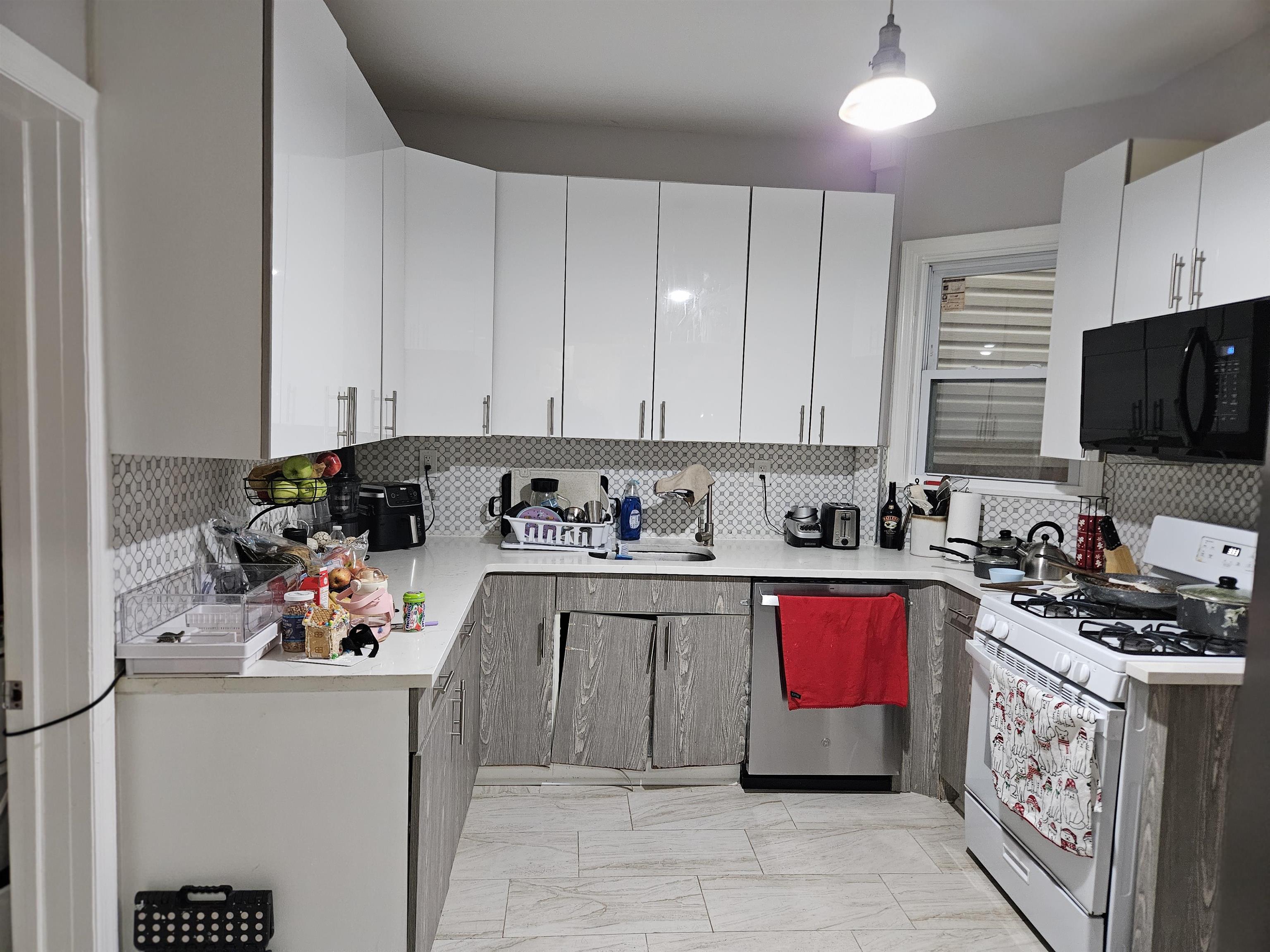 12 WRIGHT AVE - Photo 4