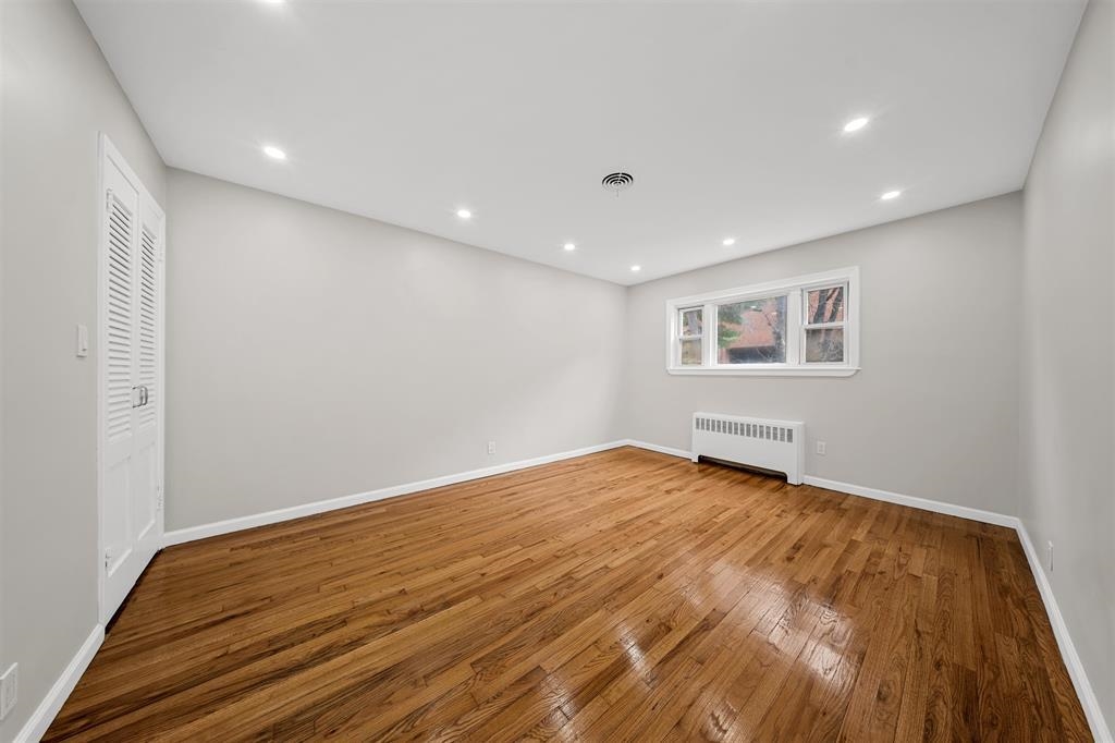 54 COLLEGE ST - Photo 3