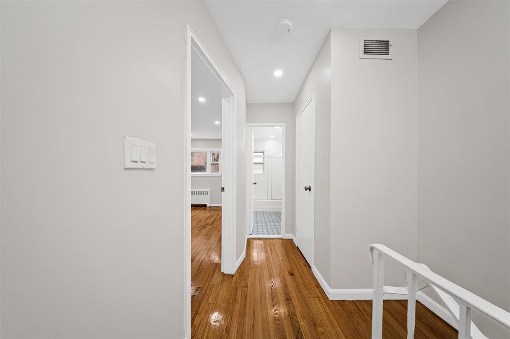 54 COLLEGE ST - Photo 4