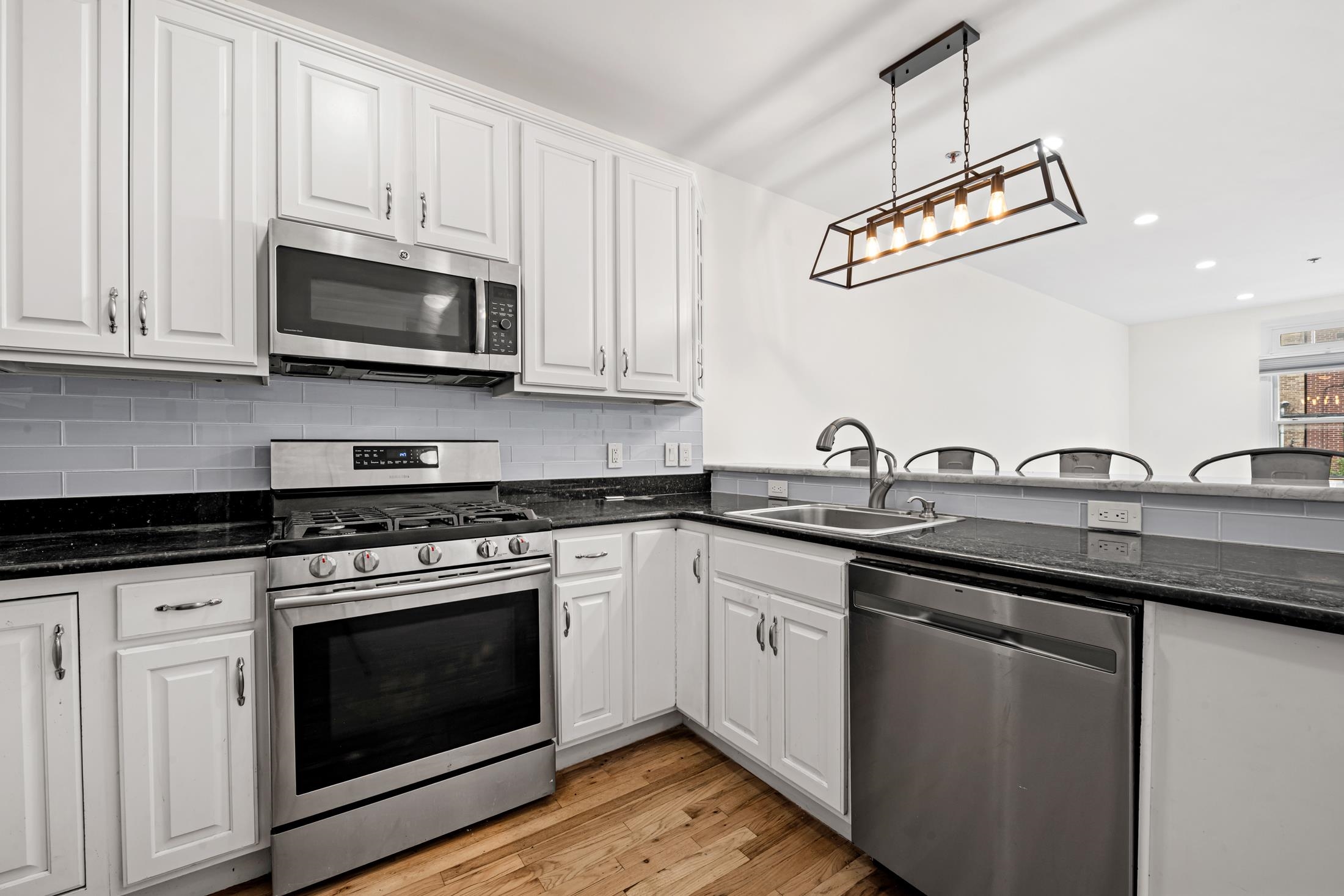 81 MONROE ST - Photo 3