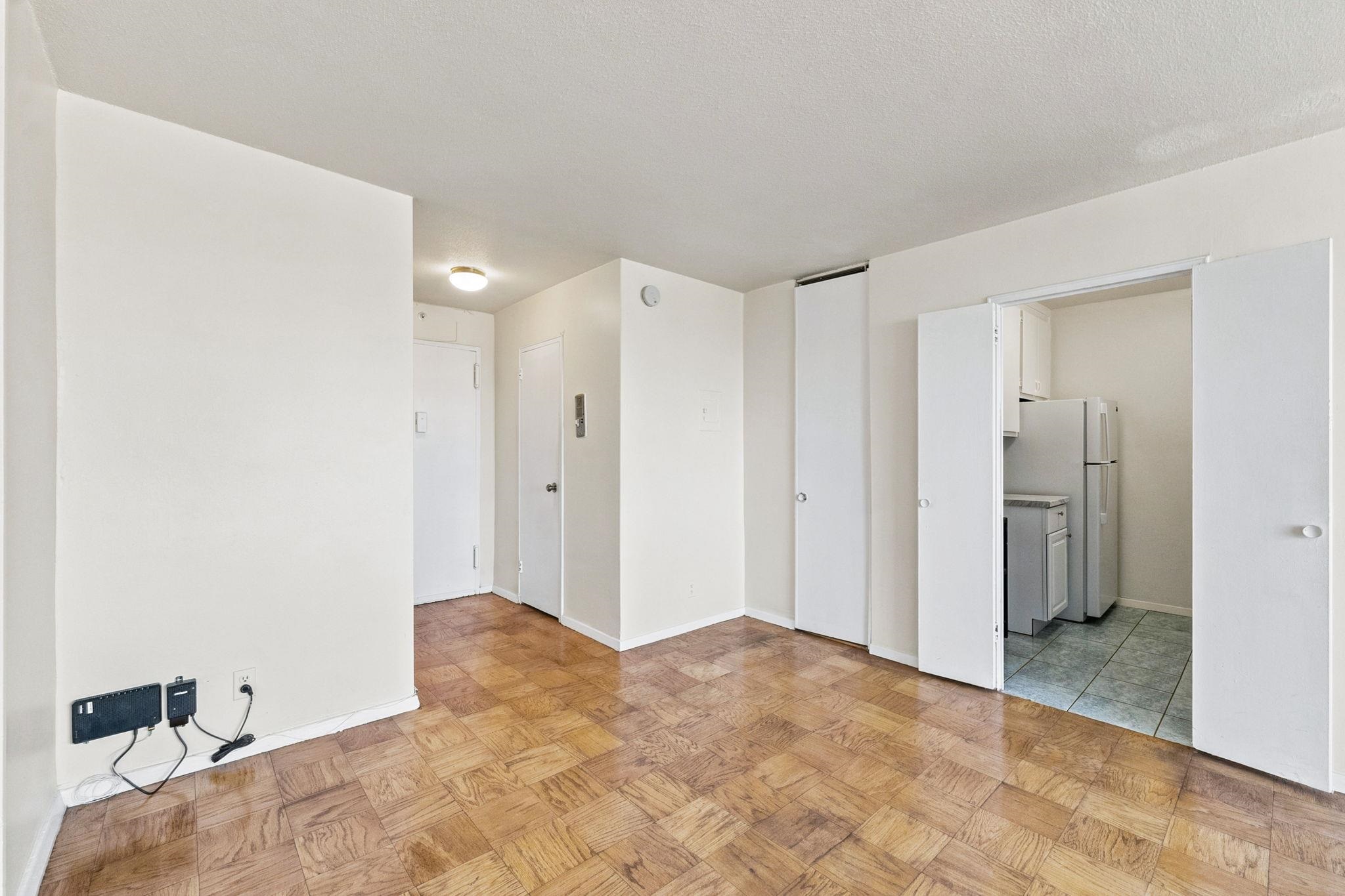 201 ST PAULS AVE - Photo 4