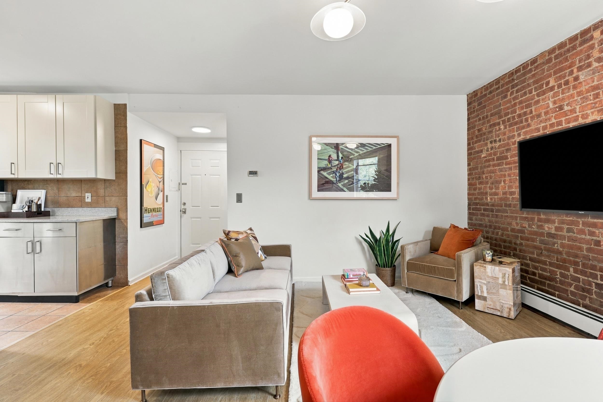 234 6TH ST - Photo 4