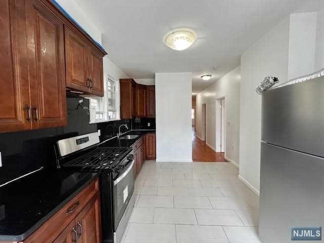 123 OAK ST - Photo 4