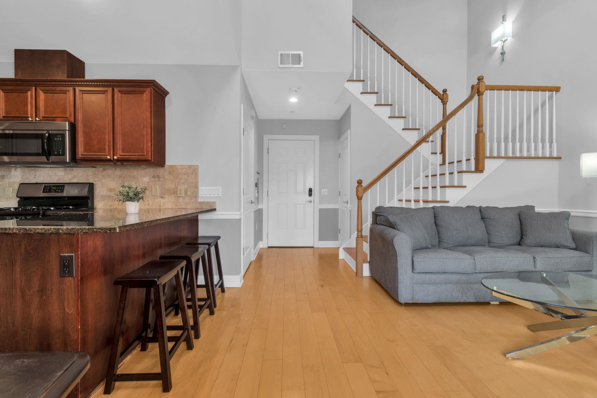 769 MONTGOMERY ST - Photo 4