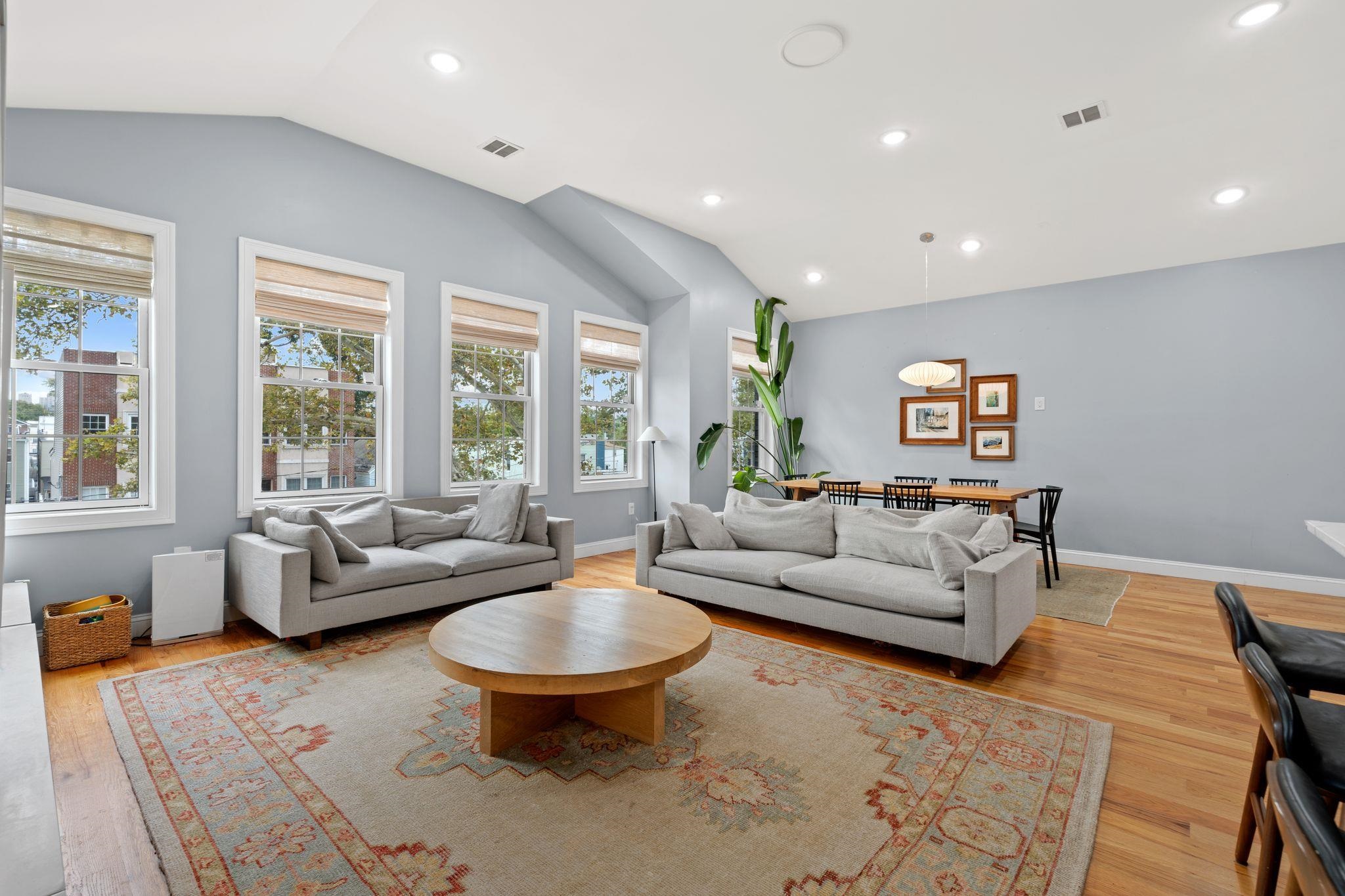 455 MALLORY AVE - Photo 2