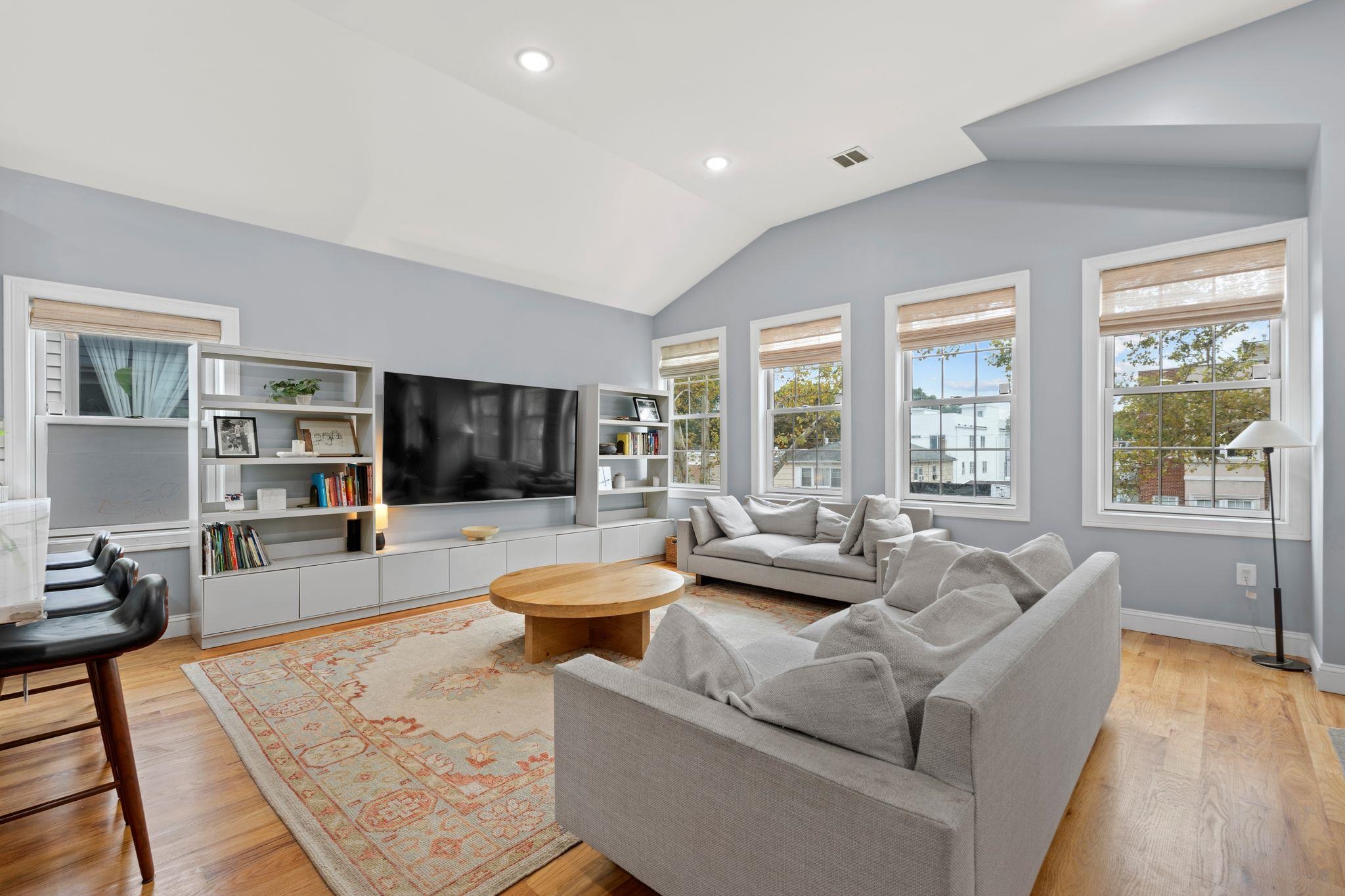 455 MALLORY AVE - Photo 3