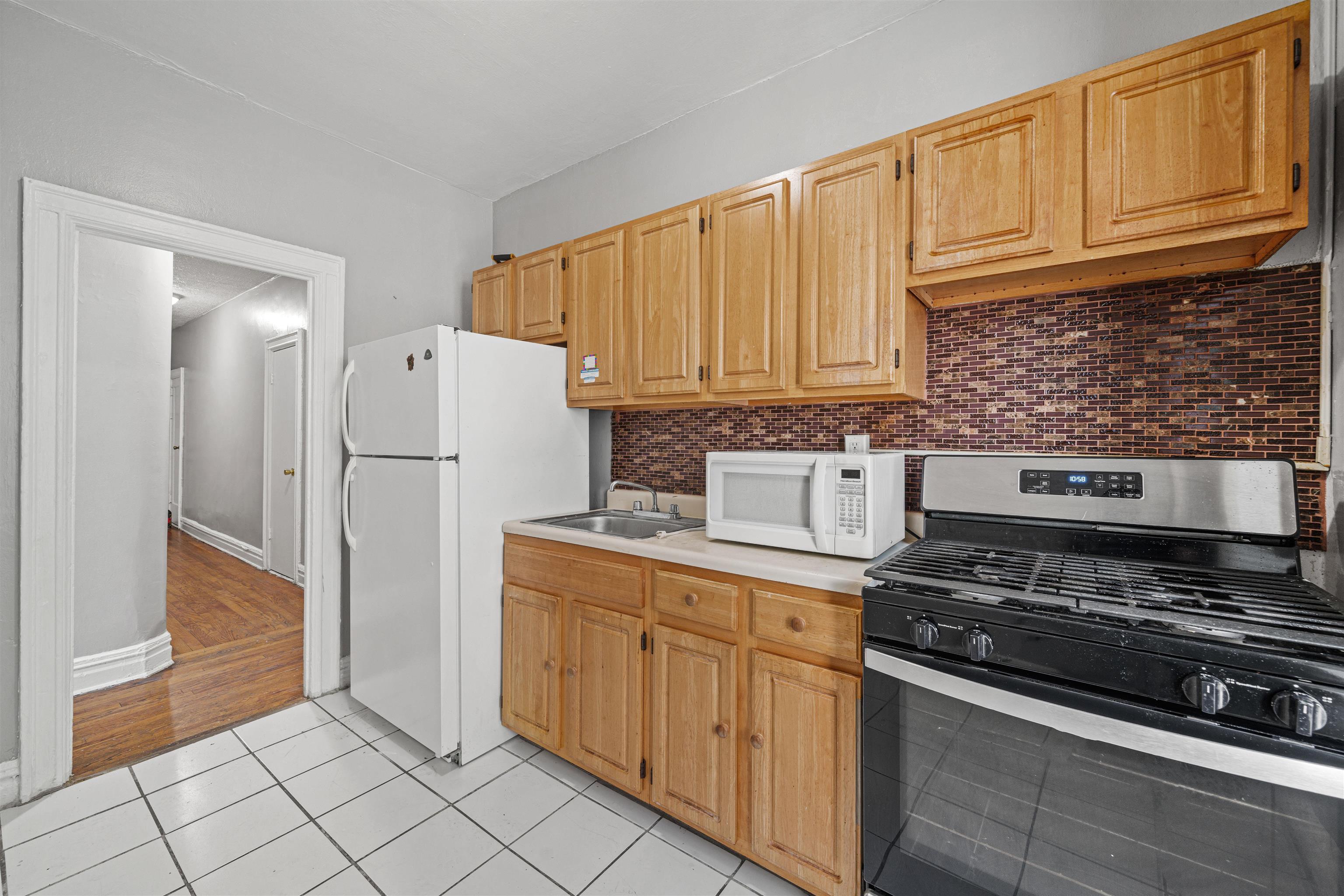 118 CORBIN AVE - Photo 3
