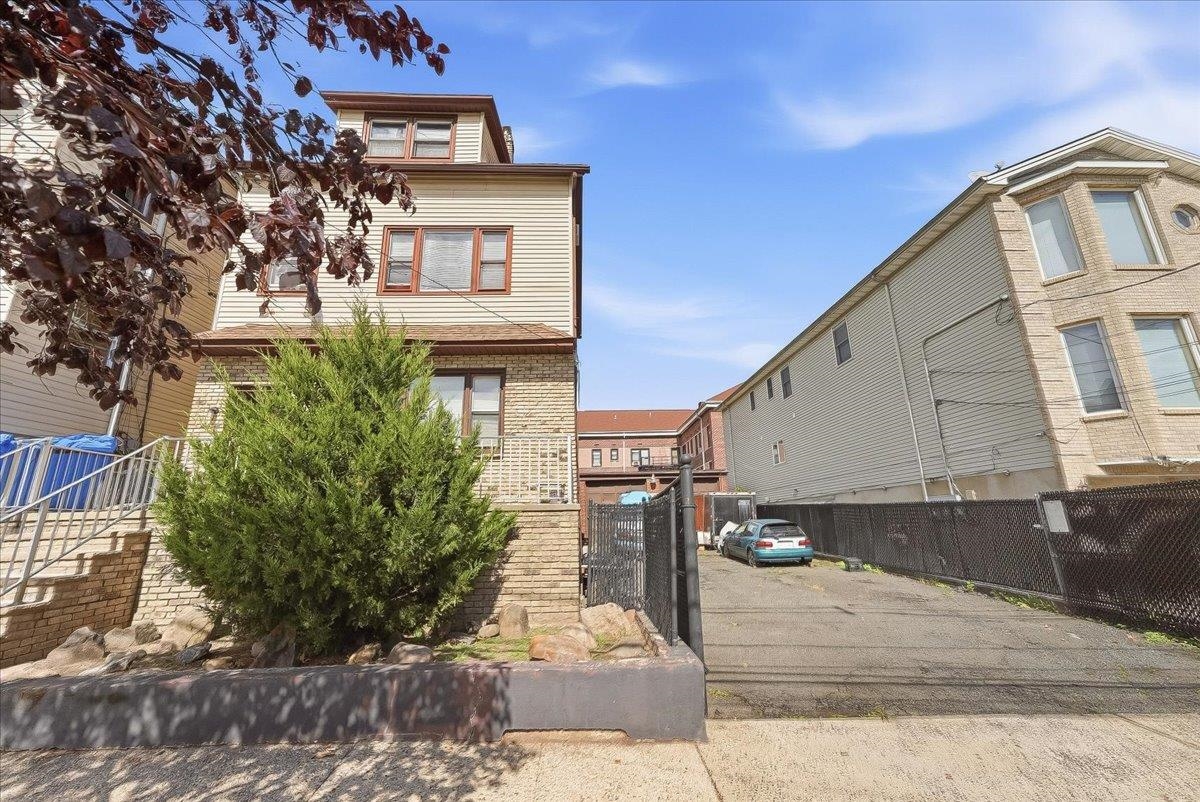 39 EAST 49TH ST - Photo 2