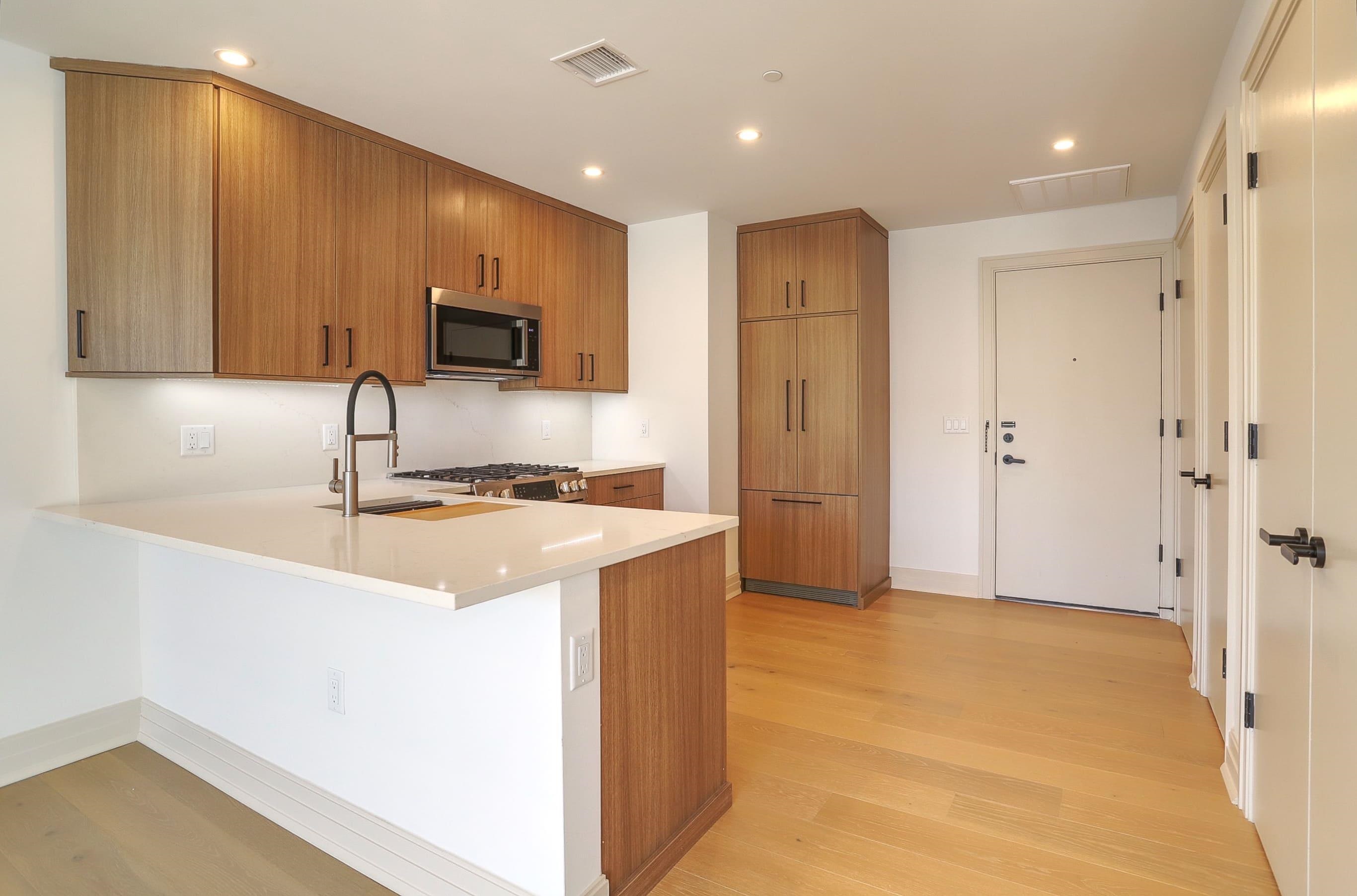 921 MADISON ST - Photo 4
