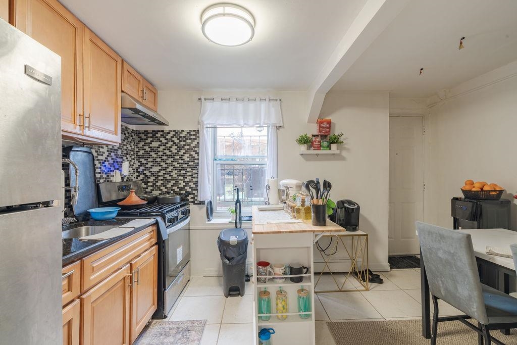 92 HANCOCK AVE - Photo 3