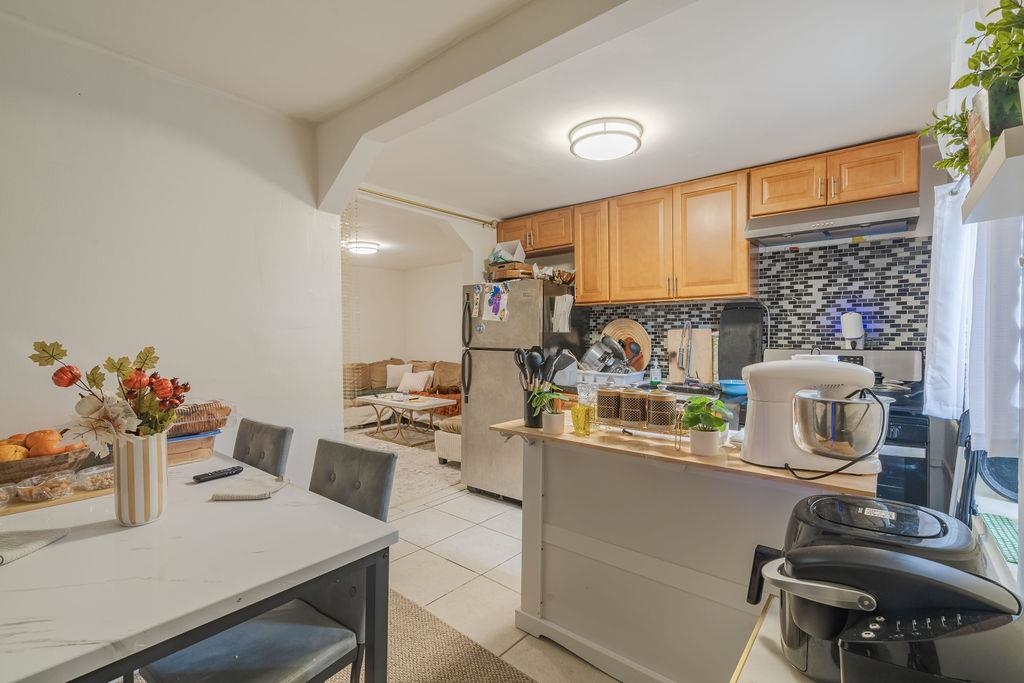 92 HANCOCK AVE - Photo 4