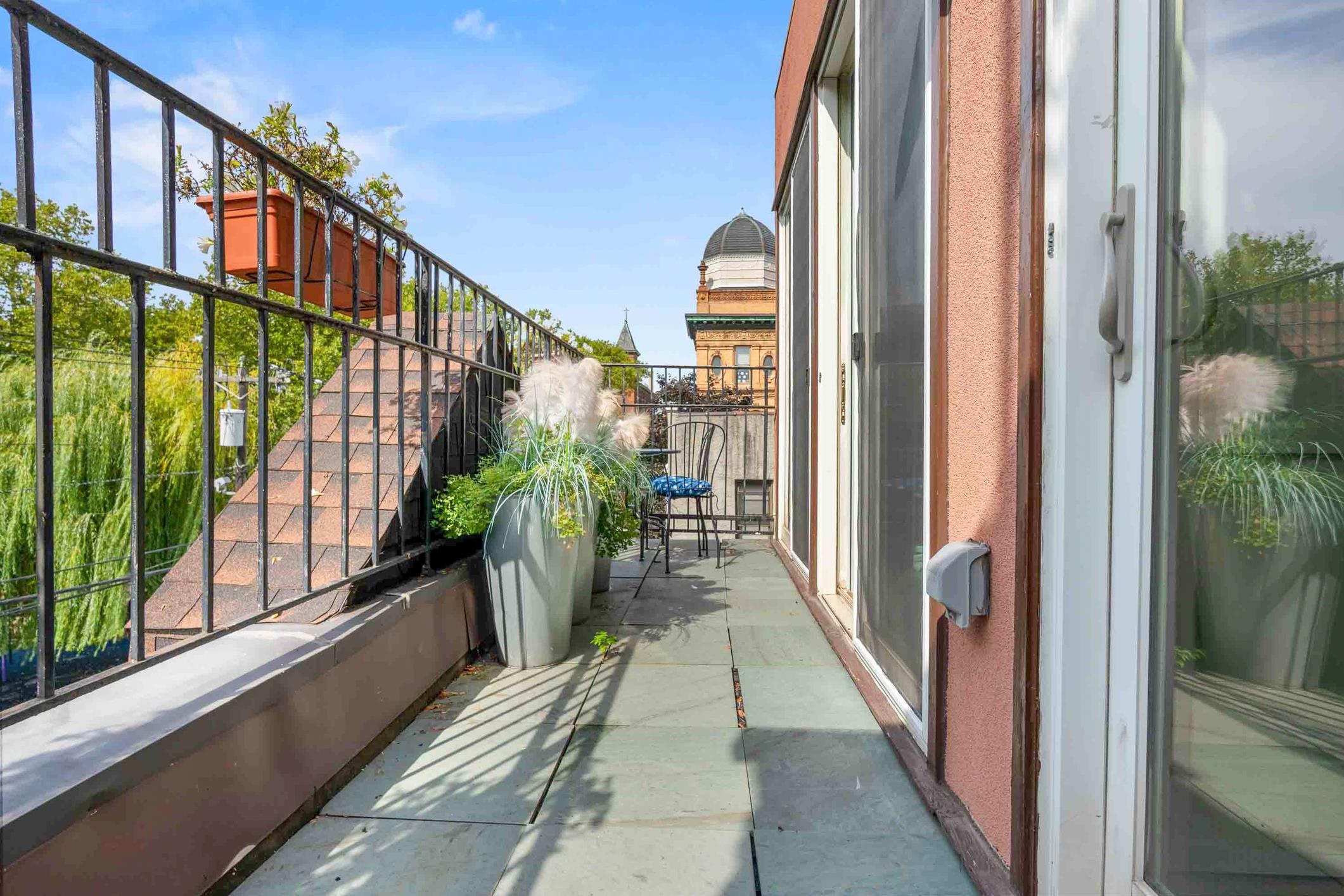 210 5TH ST - Photo 3