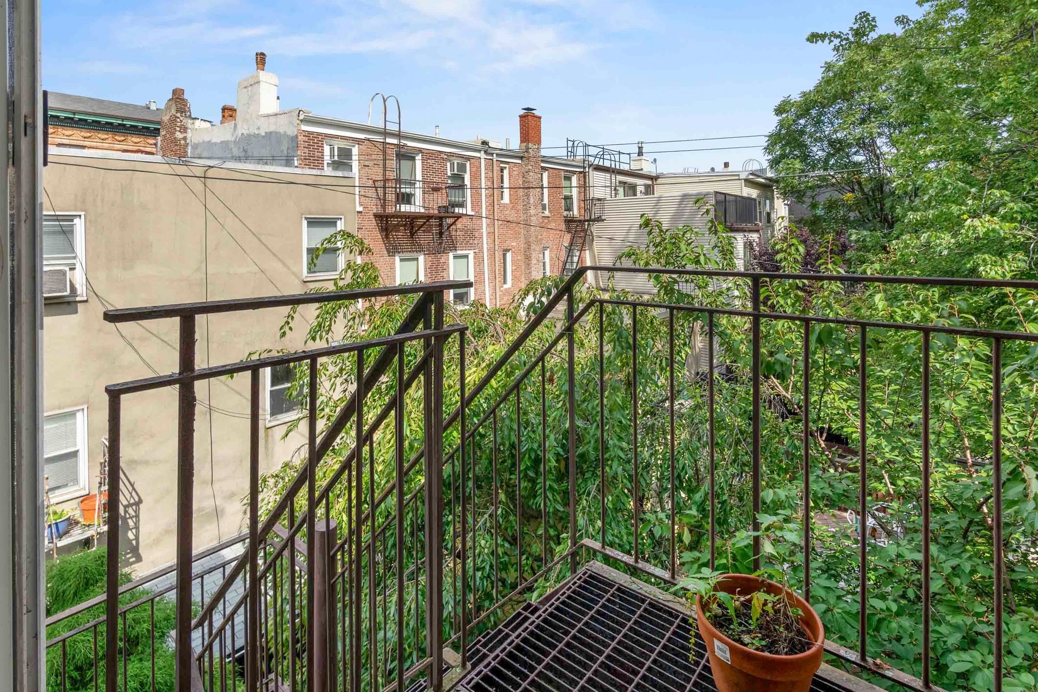 210 5TH ST - Photo 4