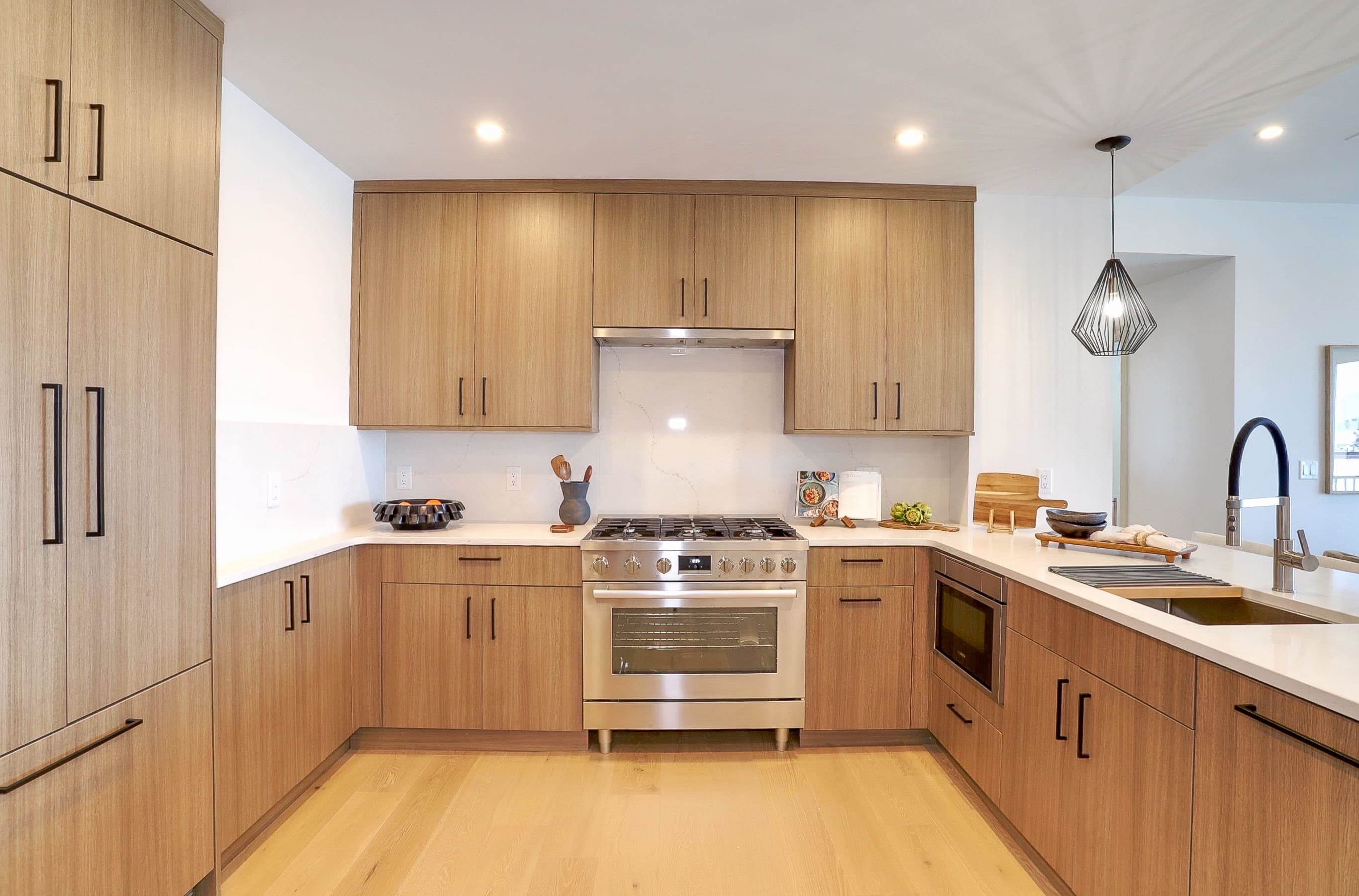 921 MADISON ST - Photo 2