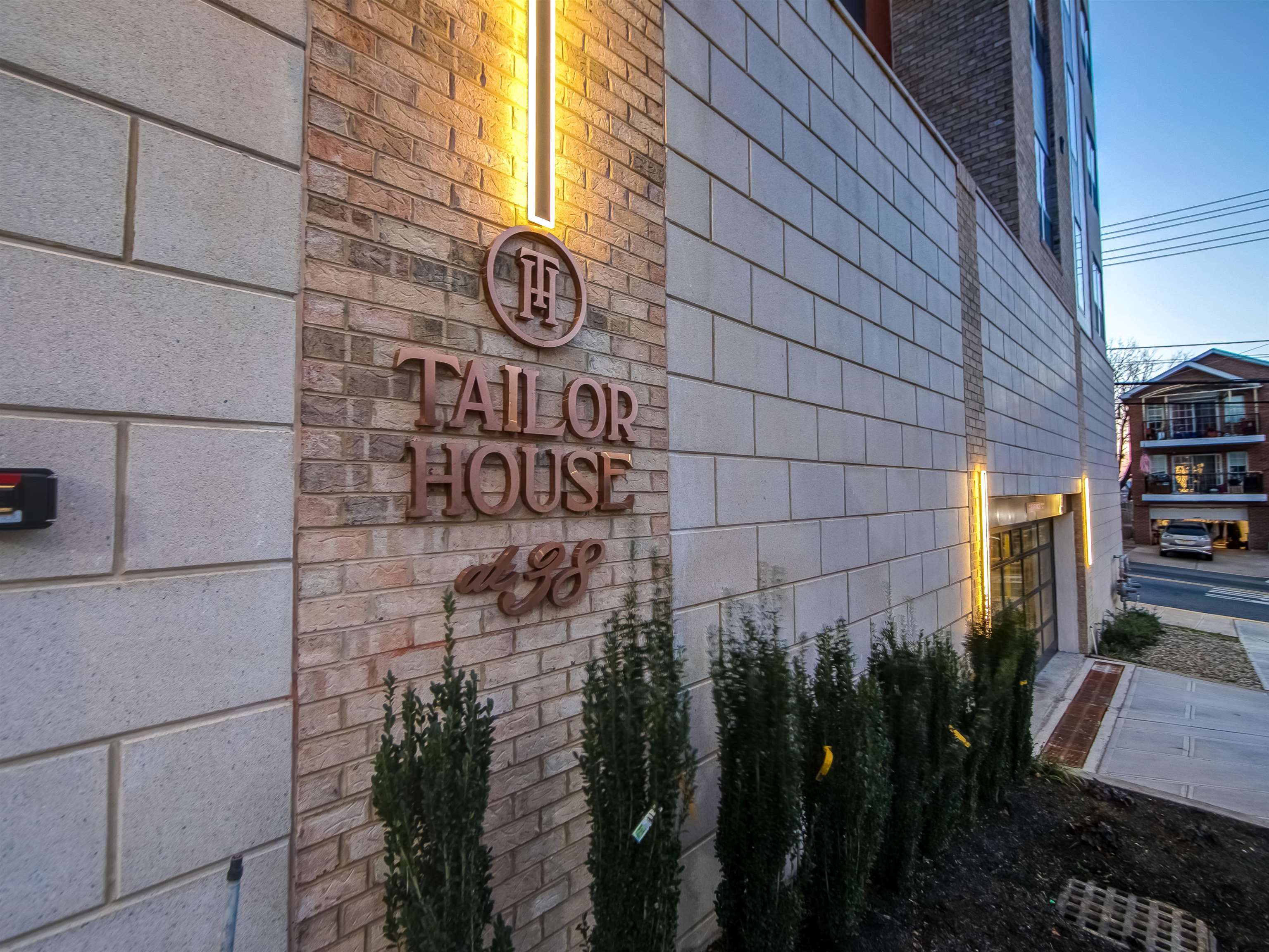 649 38TH ST - Photo 3