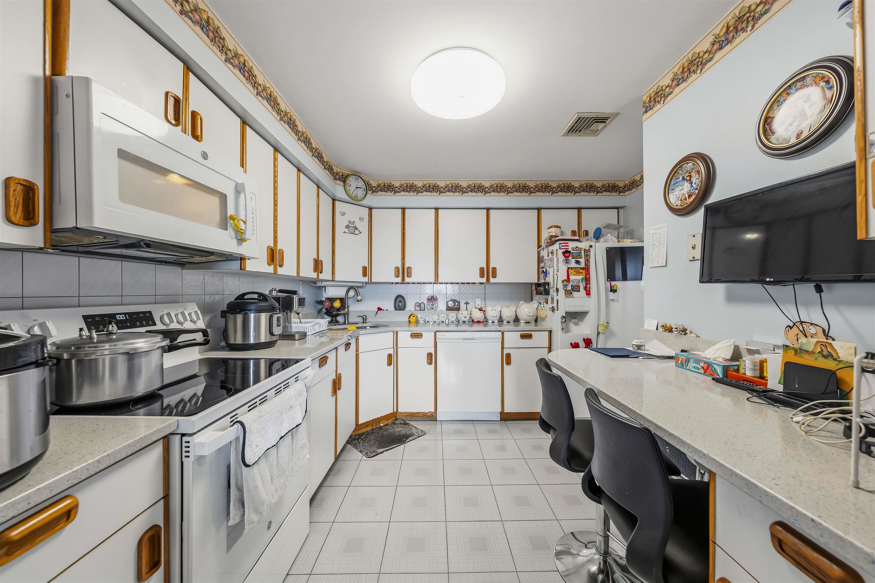 2025 GRAND AVE - Photo 3