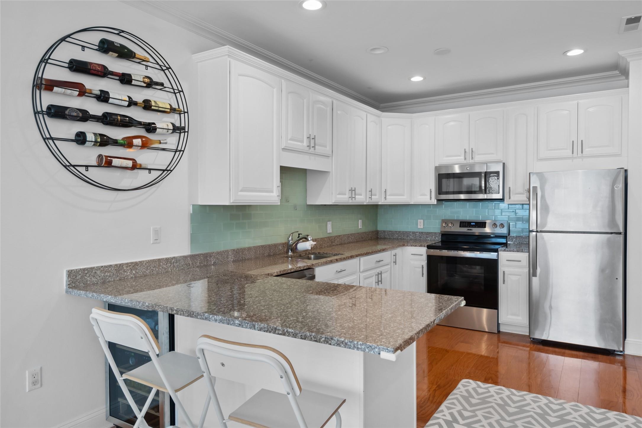 20 AVENUE AT PORT IMPERIAL - Photo 2