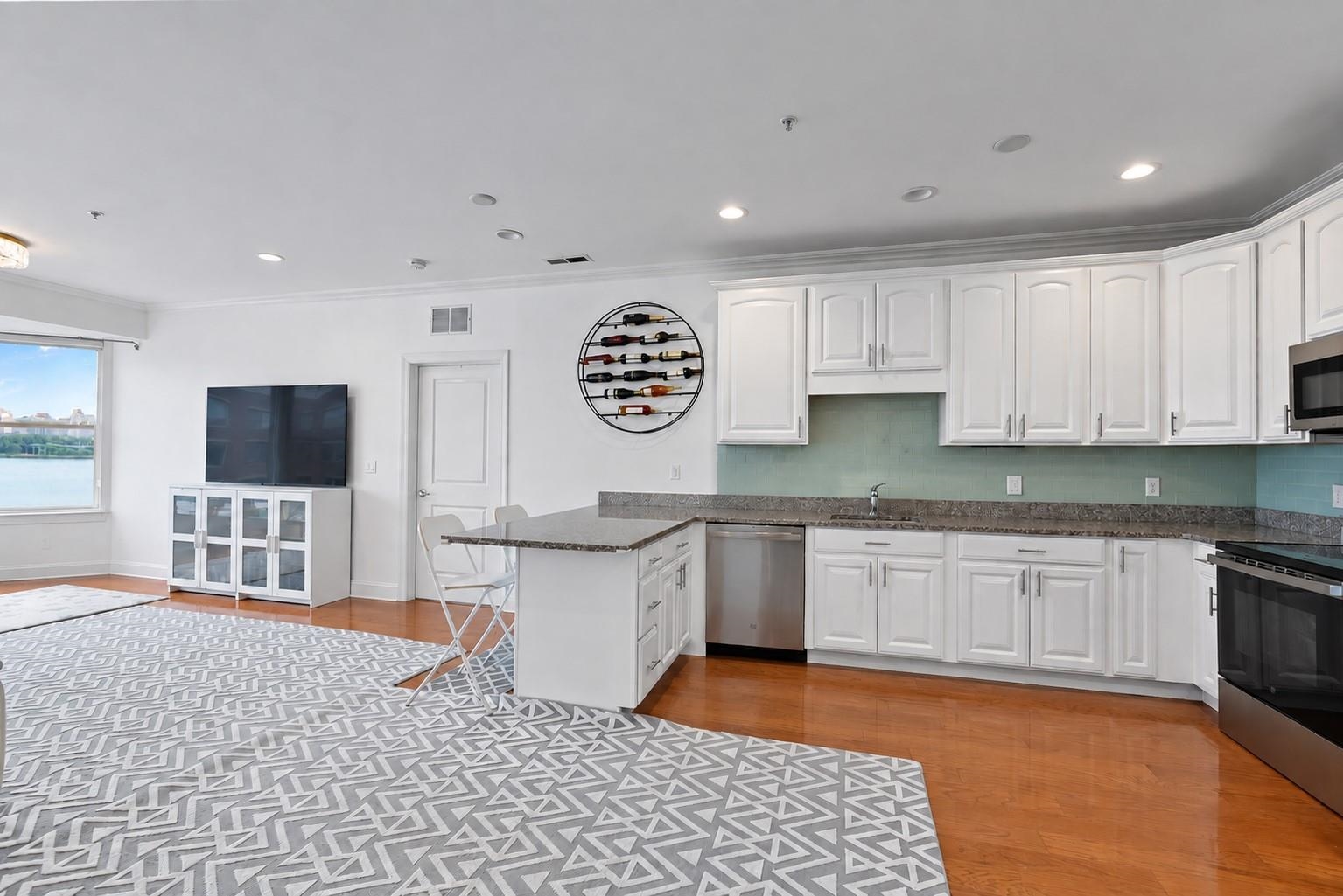 20 AVENUE AT PORT IMPERIAL - Photo 3