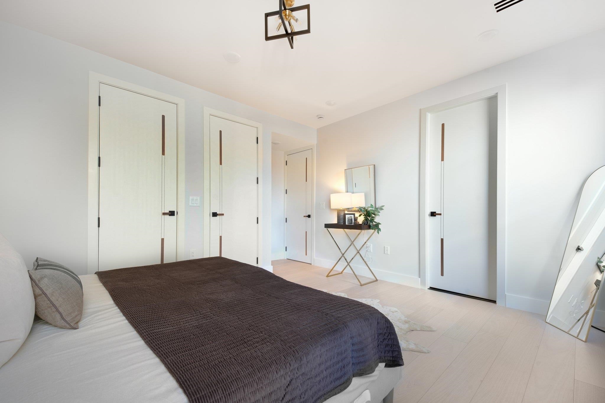 6 ELIZABETH ST #2
