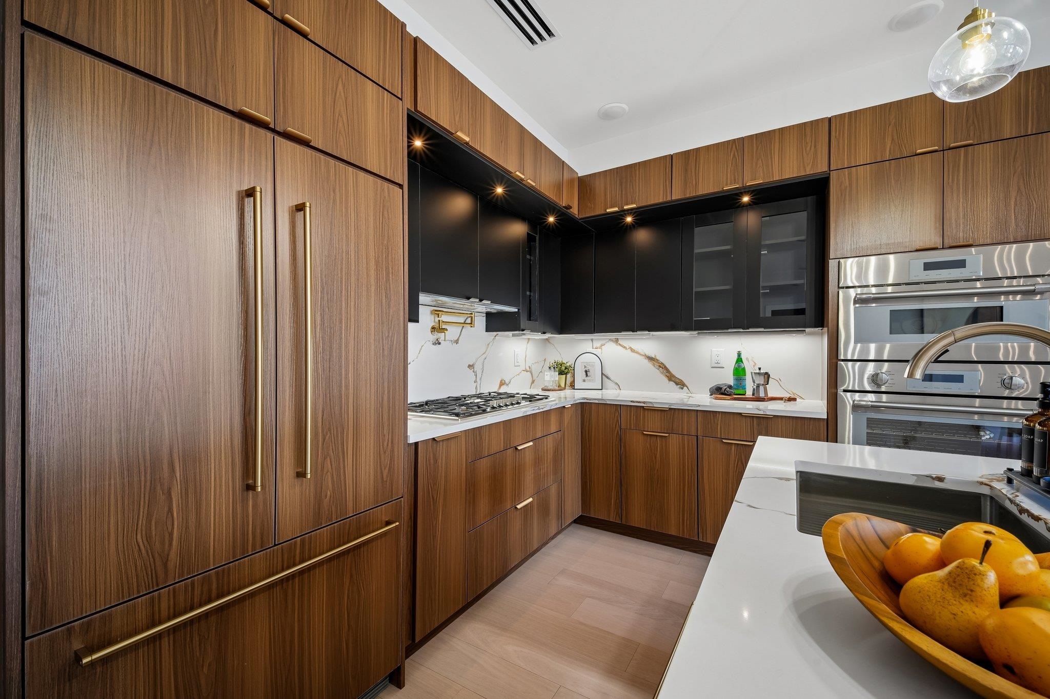 6 ELIZABETH ST #2