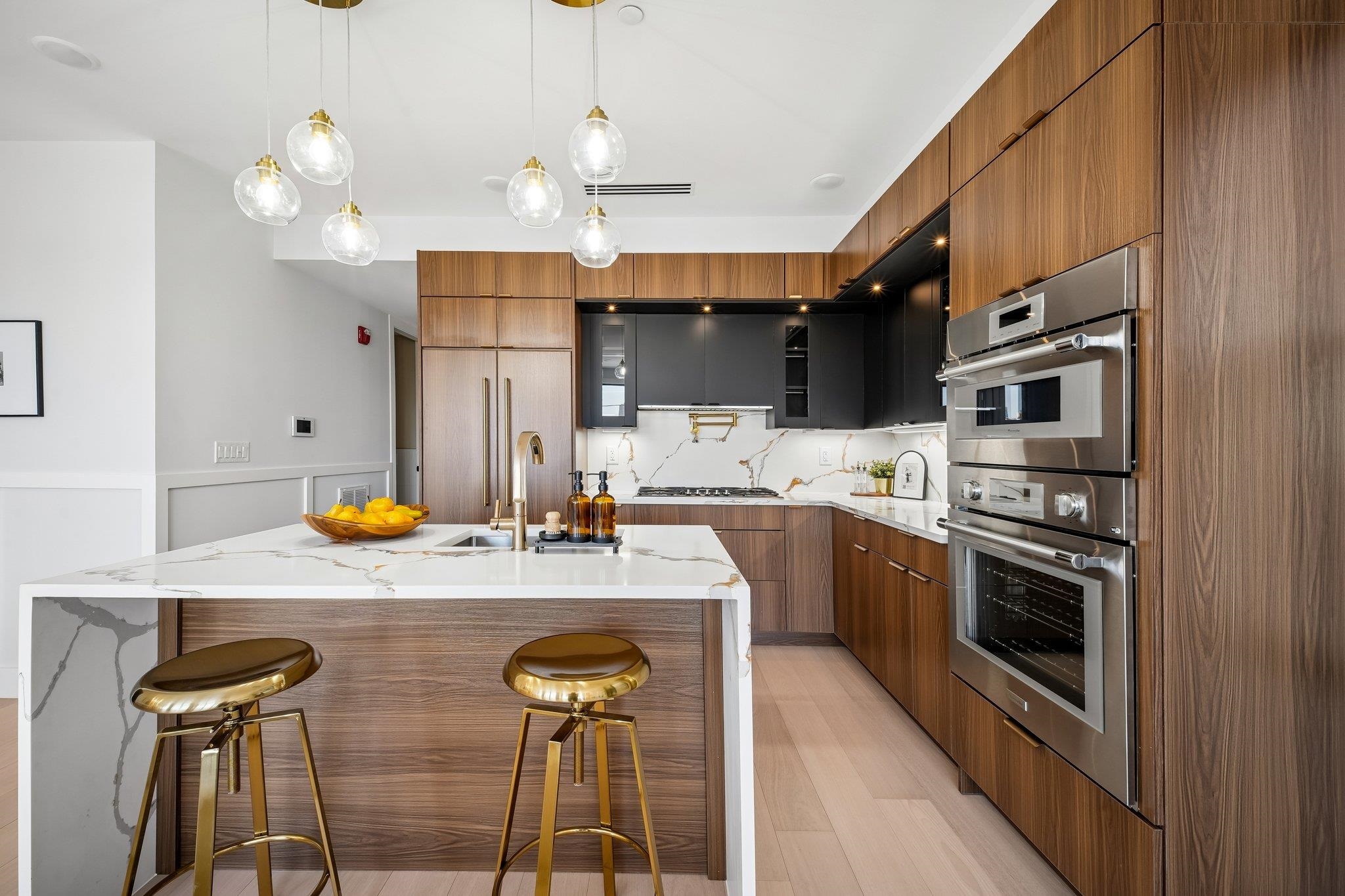 6 ELIZABETH ST #2