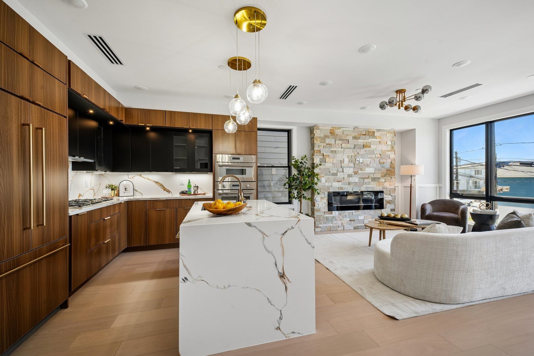 6 ELIZABETH ST #2