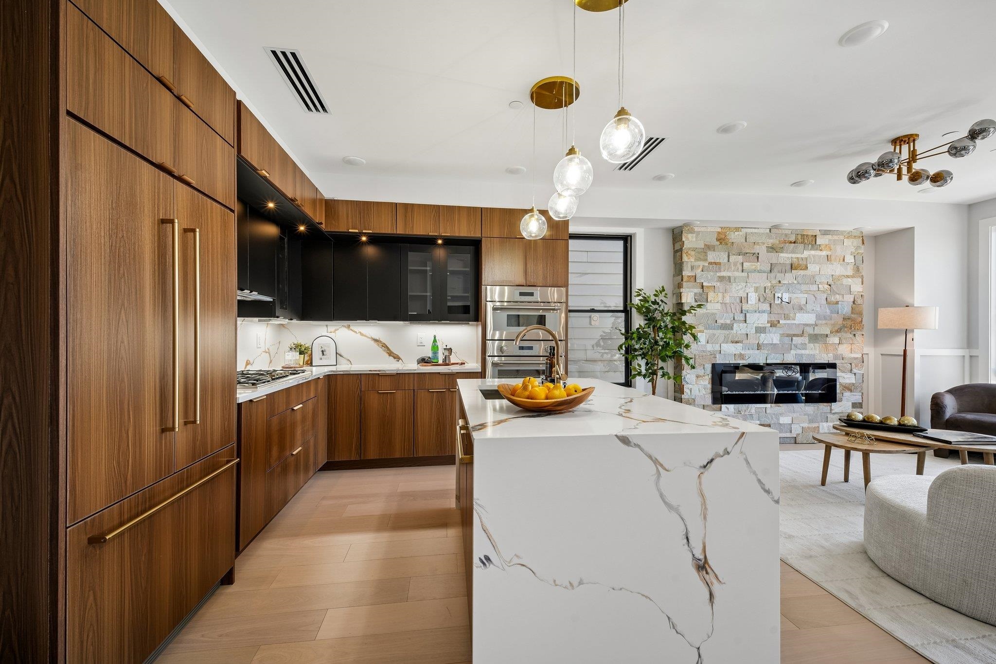 6 ELIZABETH ST #2