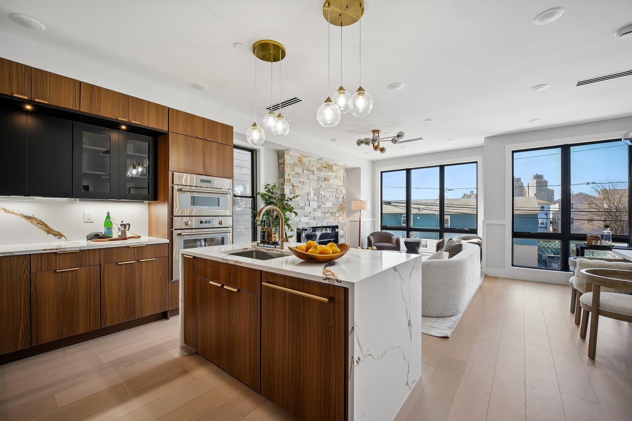 6 ELIZABETH ST #2