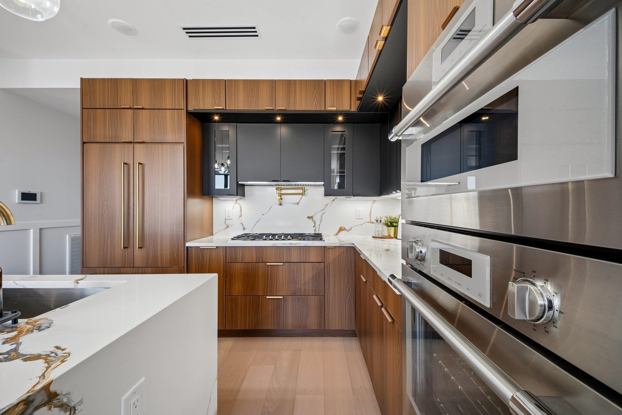 6 ELIZABETH ST #2
