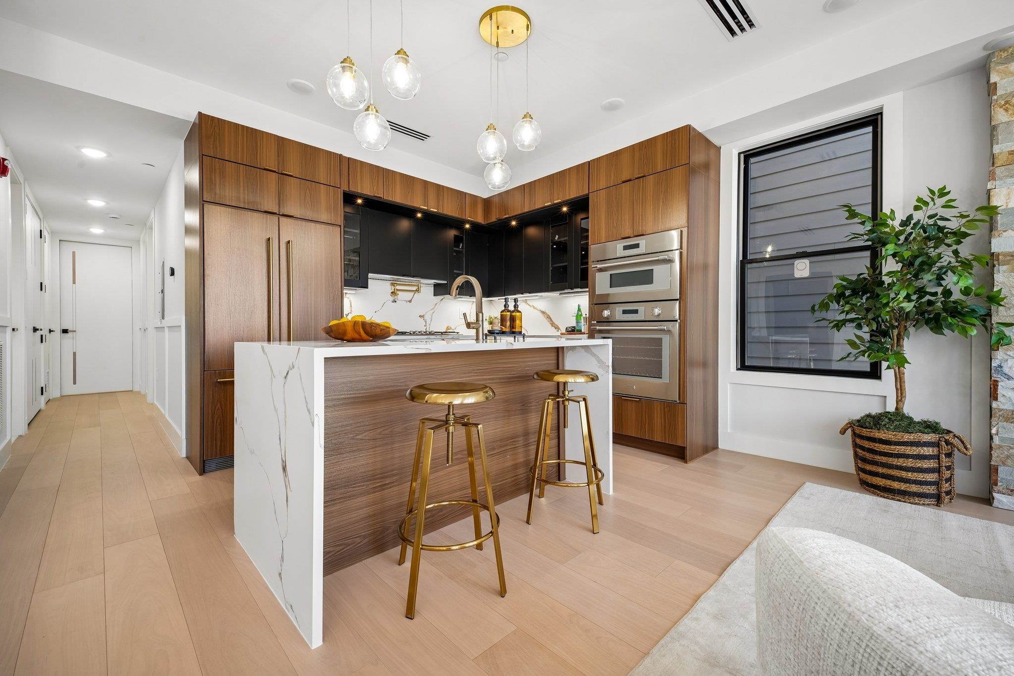 6 ELIZABETH ST #2