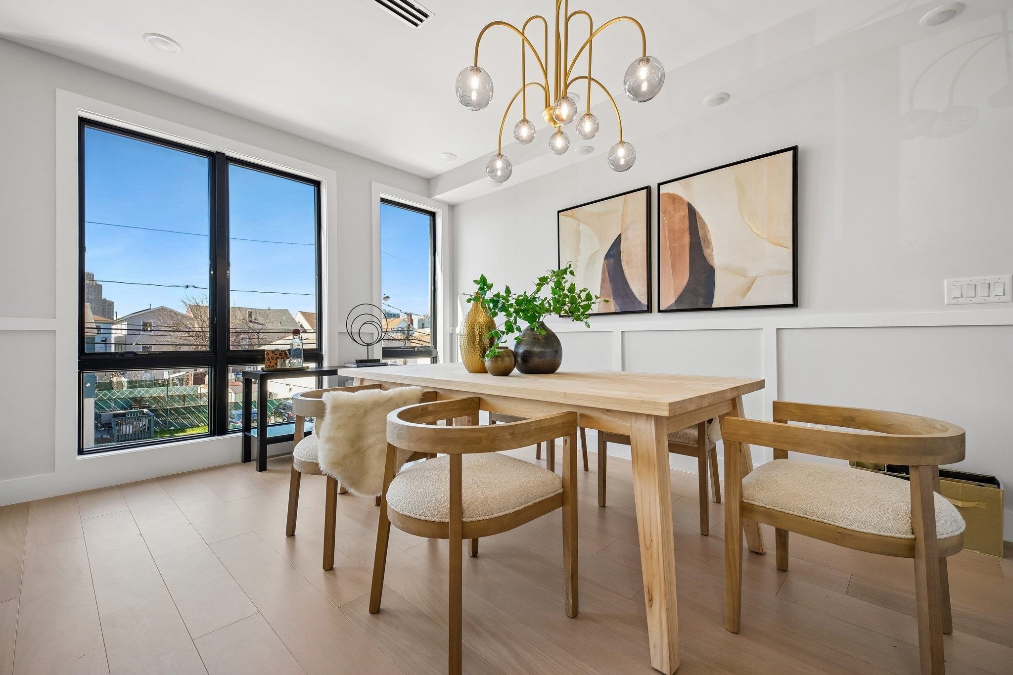 6 ELIZABETH ST #2