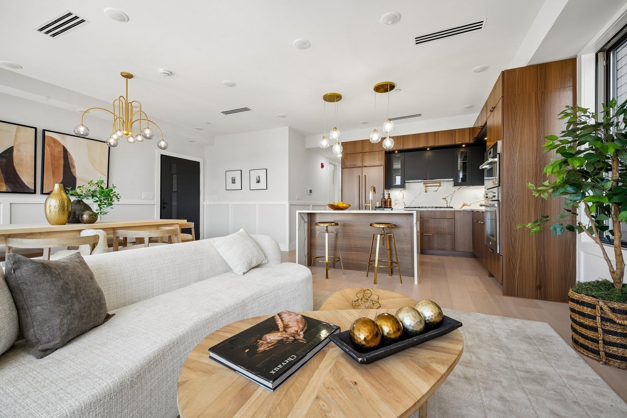 6 ELIZABETH ST #2