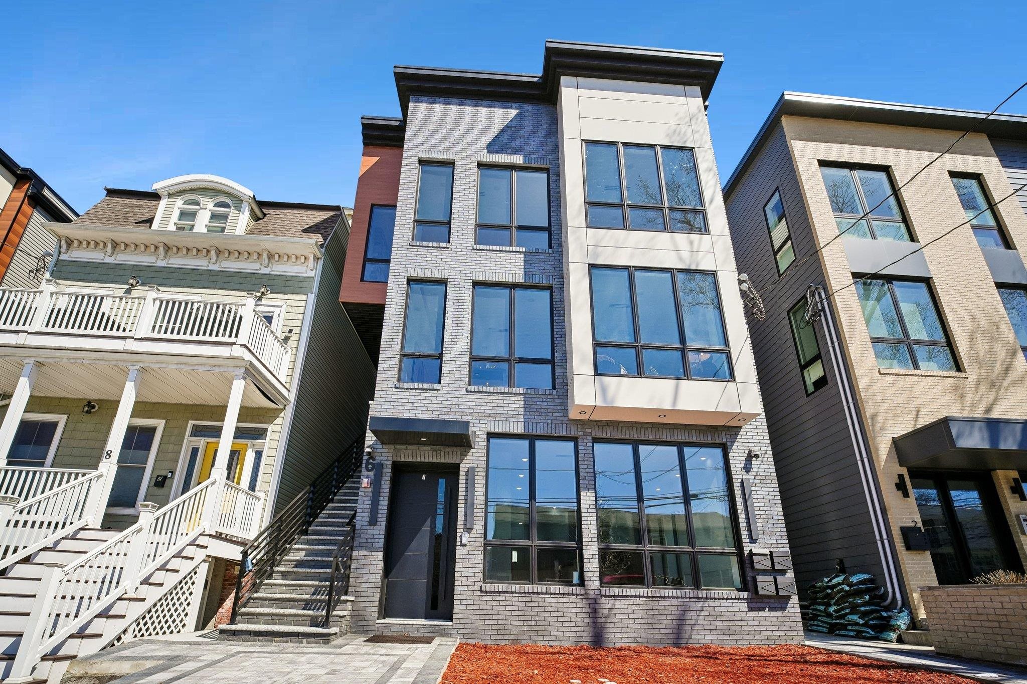6 ELIZABETH ST #2