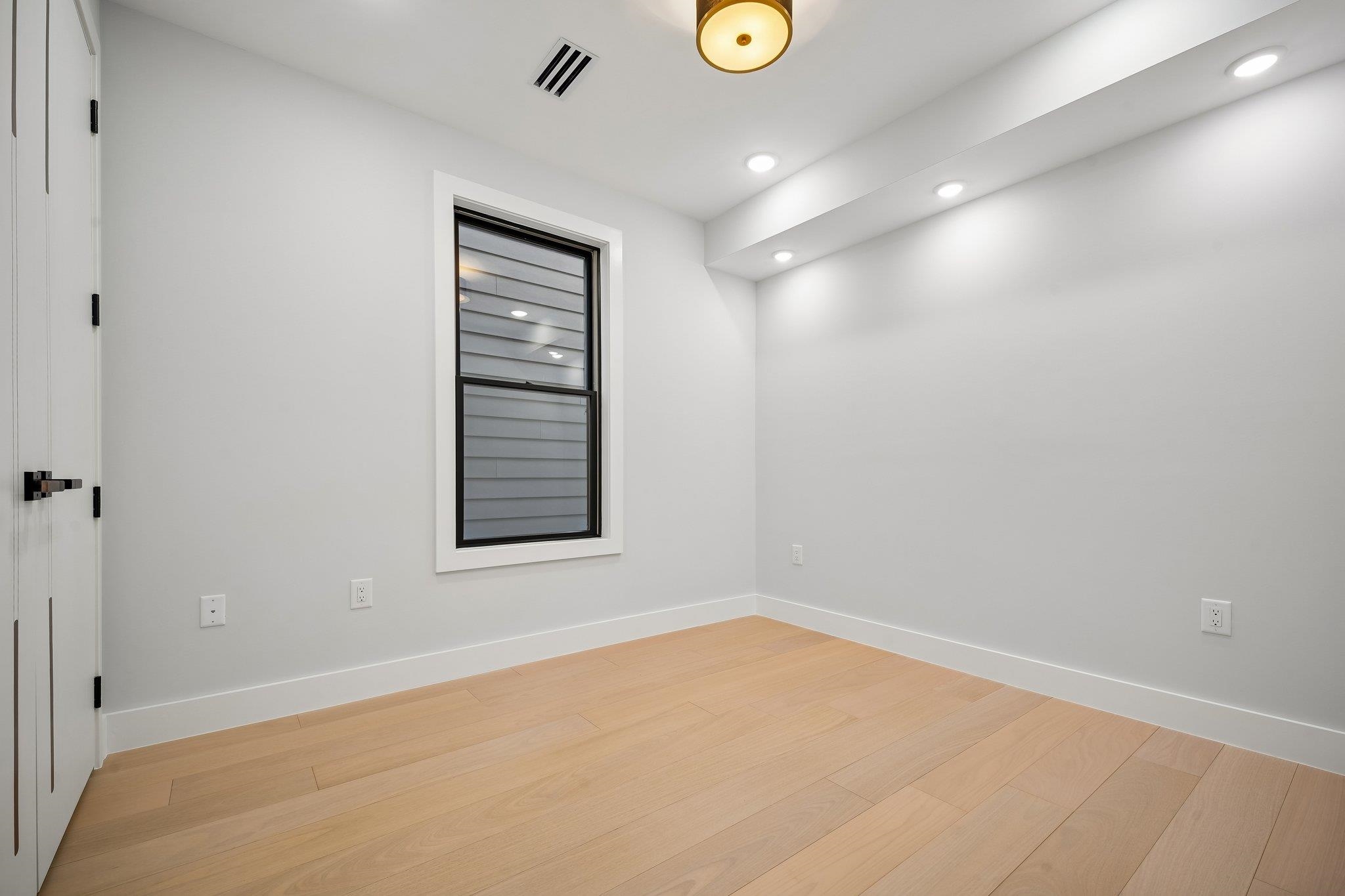 6 ELIZABETH ST #2